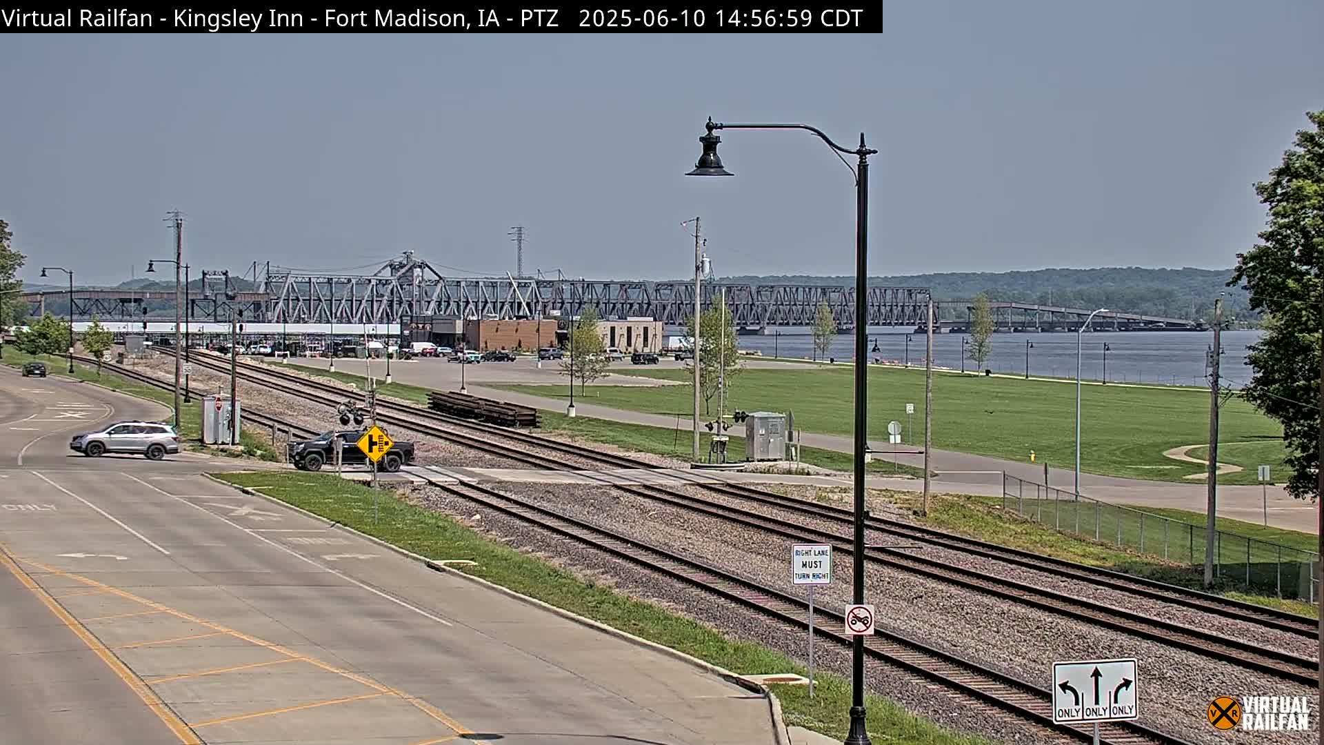 Fort Madison Bridge & Mississippi River & Fort Madison Train Amtrak Station Live Cam - Fort Madison, Lee, Iowa, USA