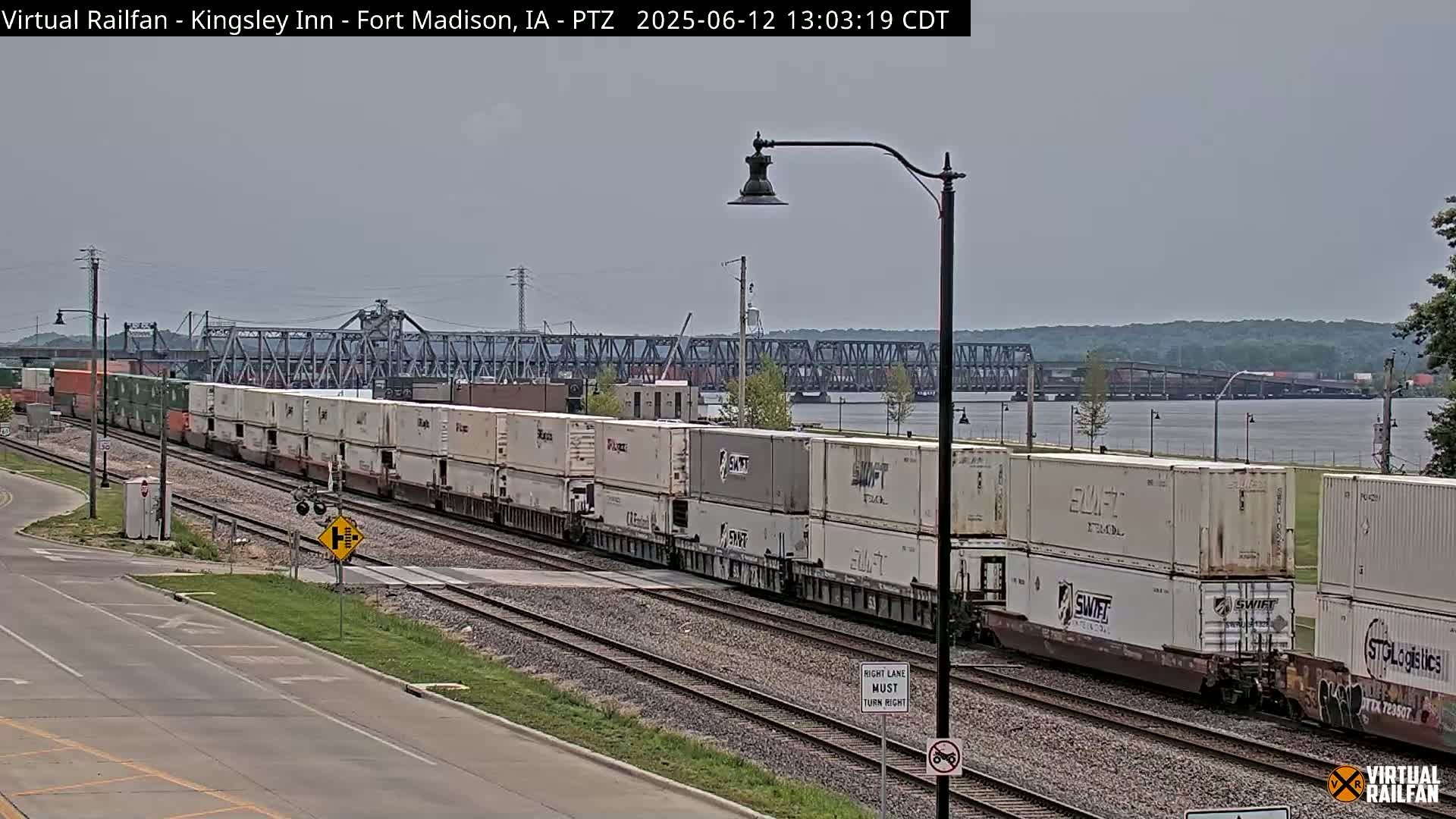 Fort Madison Bridge & Mississippi River & Fort Madison Train Amtrak Station Live Cam - Fort Madison, Lee, Iowa, USA