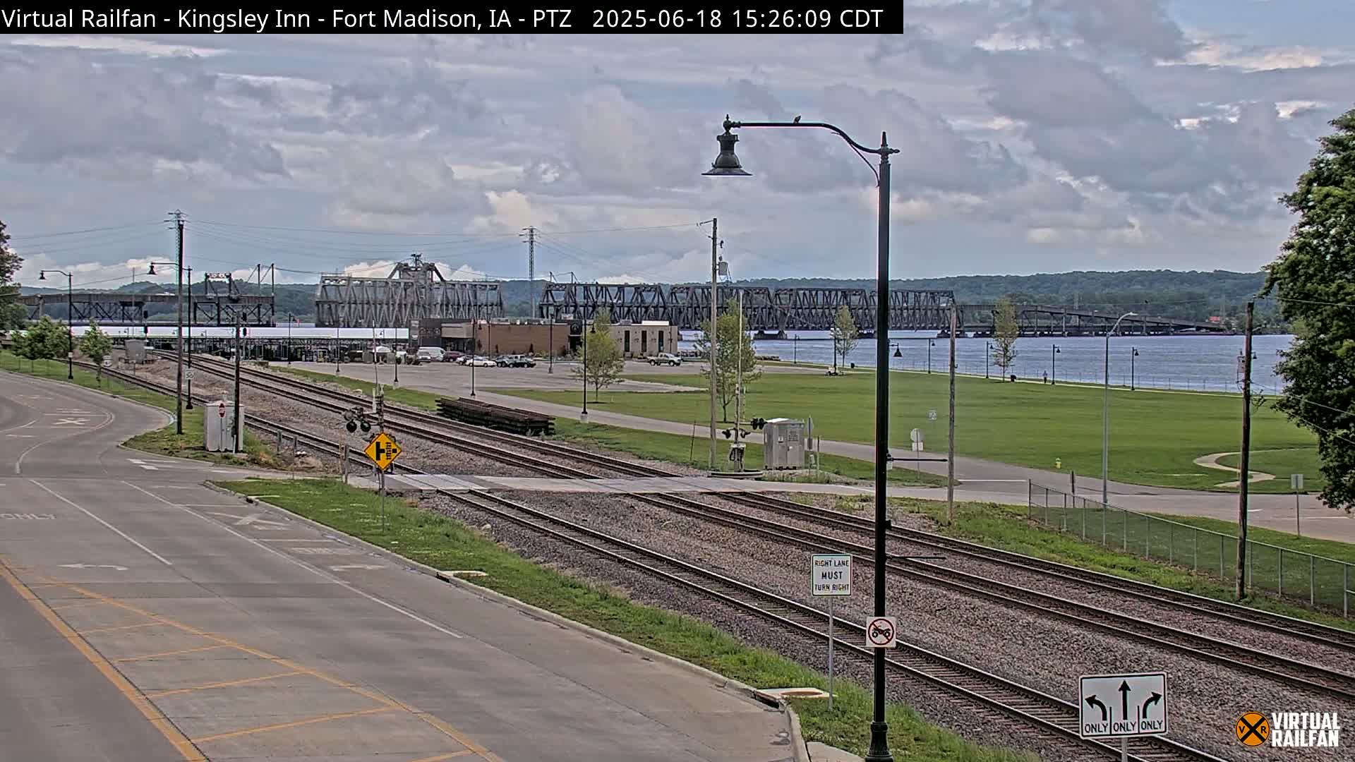 Fort Madison Bridge & Mississippi River & Fort Madison Train Amtrak Station Live Cam - Fort Madison, Lee, Iowa, USA