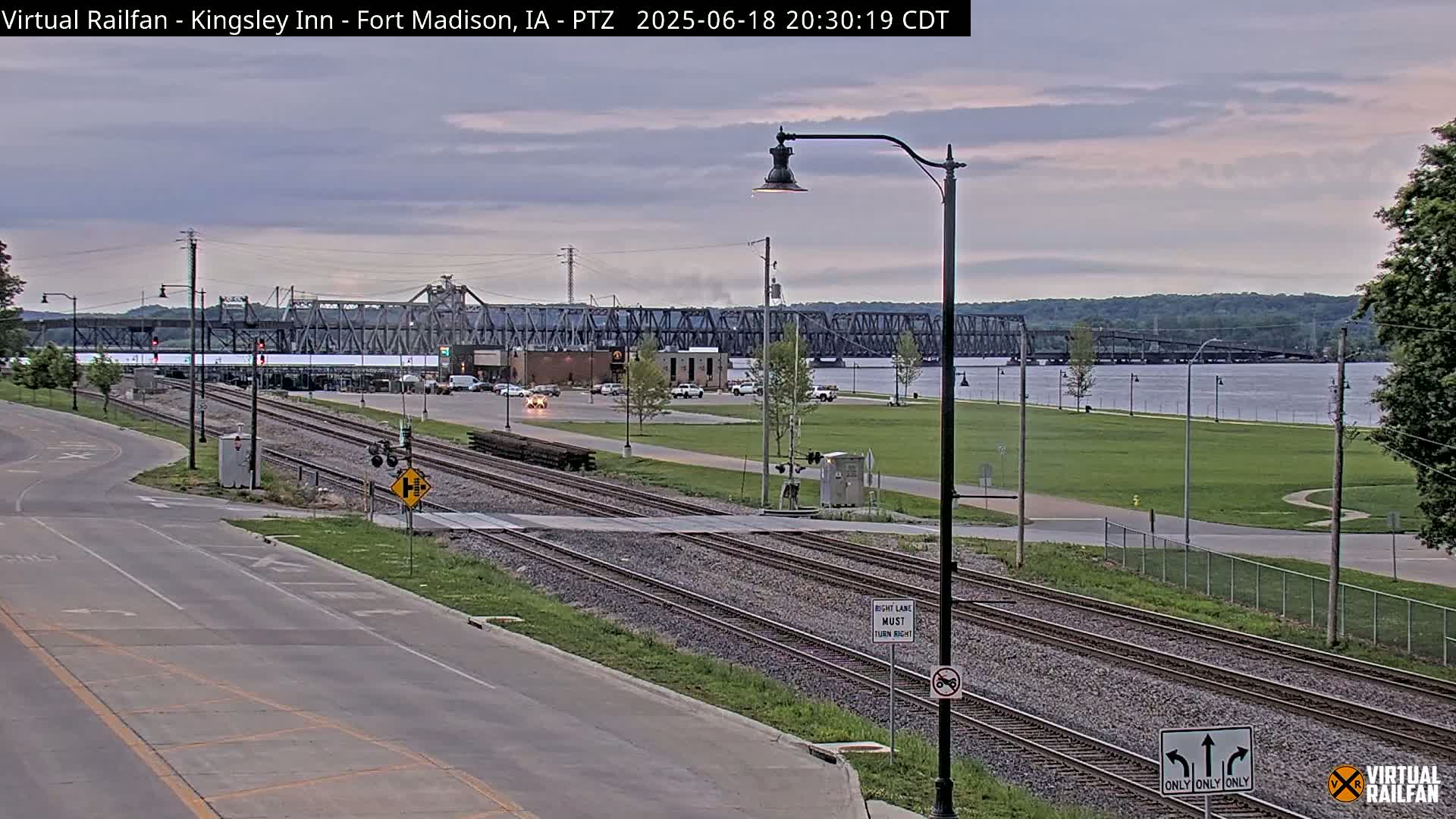 Fort Madison Bridge & Mississippi River & Fort Madison Train Amtrak Station Live Cam - Fort Madison, Lee, Iowa, USA