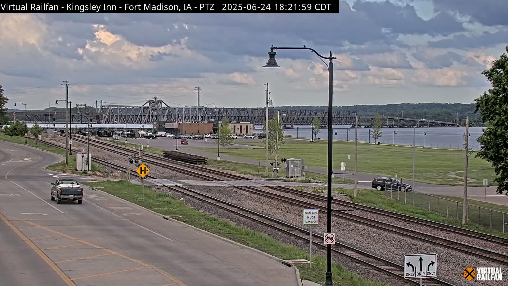 Fort Madison Bridge & Mississippi River & Fort Madison Train Amtrak Station Live Cam - Fort Madison, Lee, Iowa, USA