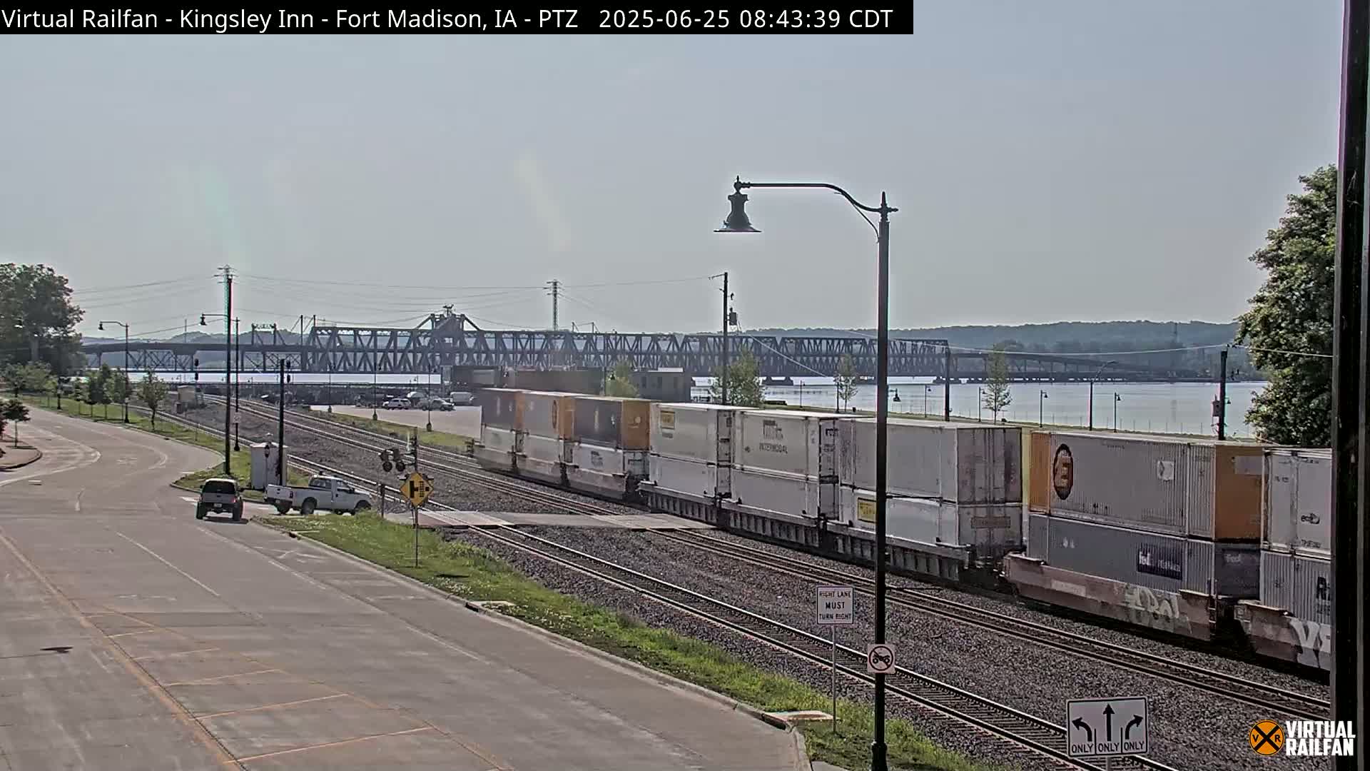 Fort Madison Bridge & Mississippi River & Fort Madison Train Amtrak Station Live Cam - Fort Madison, Lee, Iowa, USA