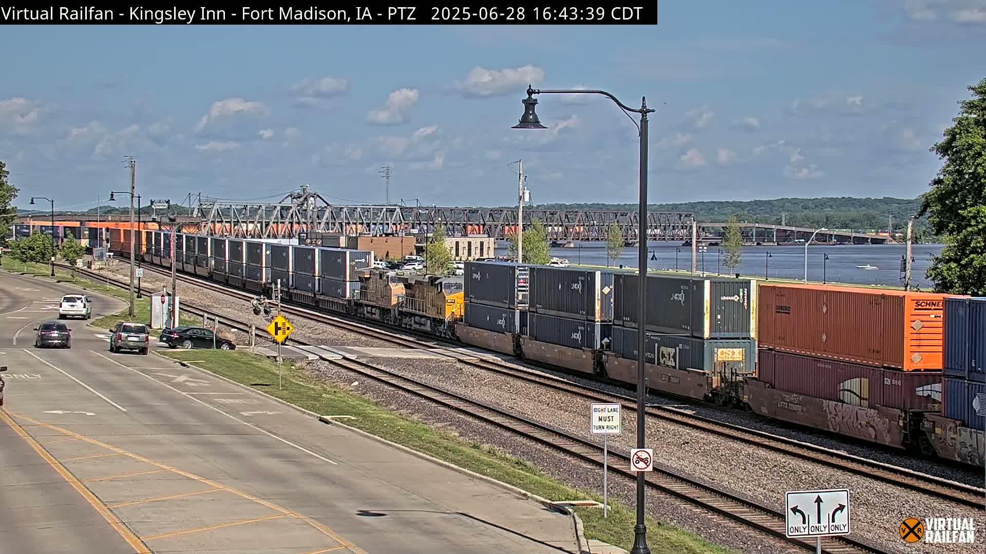 Fort Madison Bridge & Mississippi River & Fort Madison Train Amtrak Station Live Cam - Fort Madison, Lee, Iowa, USA