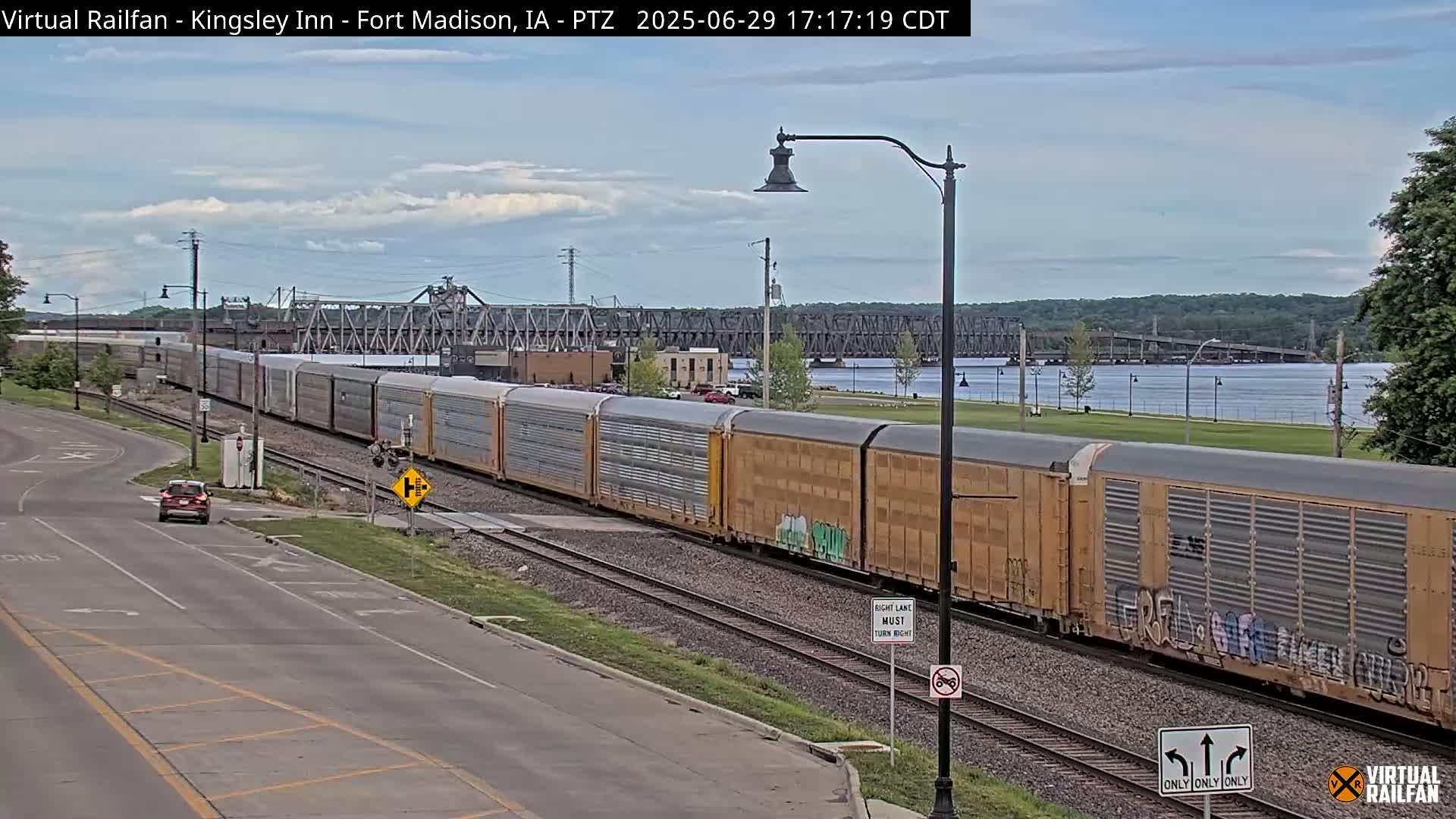Fort Madison Bridge & Mississippi River & Fort Madison Train Amtrak Station Live Cam - Fort Madison, Lee, Iowa, USA