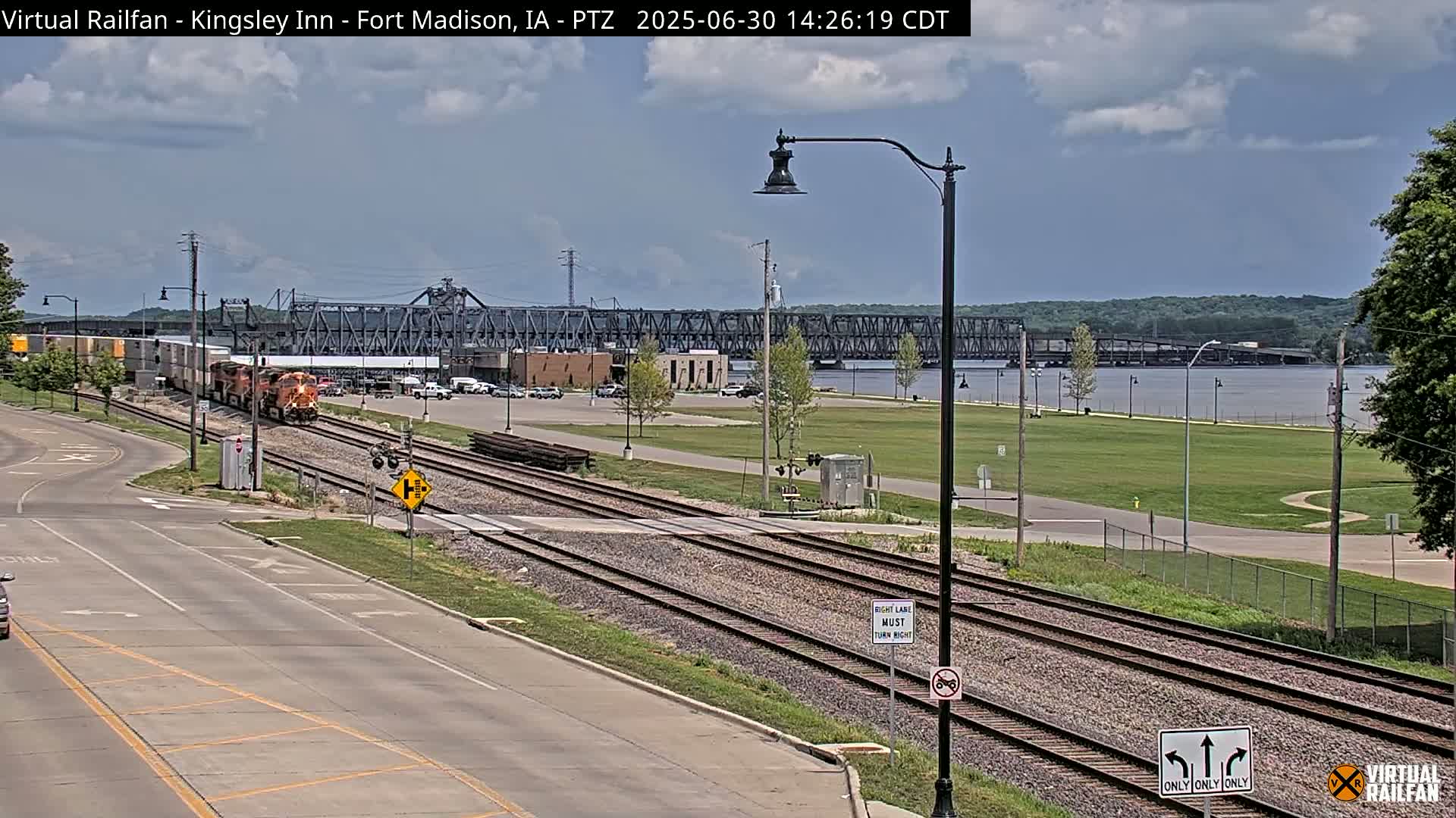 Fort Madison Bridge & Mississippi River & Fort Madison Train Amtrak Station Live Cam - Fort Madison, Lee, Iowa, USA