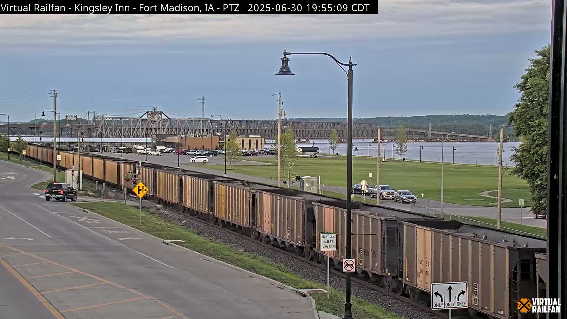 Fort Madison Bridge & Mississippi River & Fort Madison Train Amtrak Station Live Cam - Fort Madison, Lee, Iowa, USA