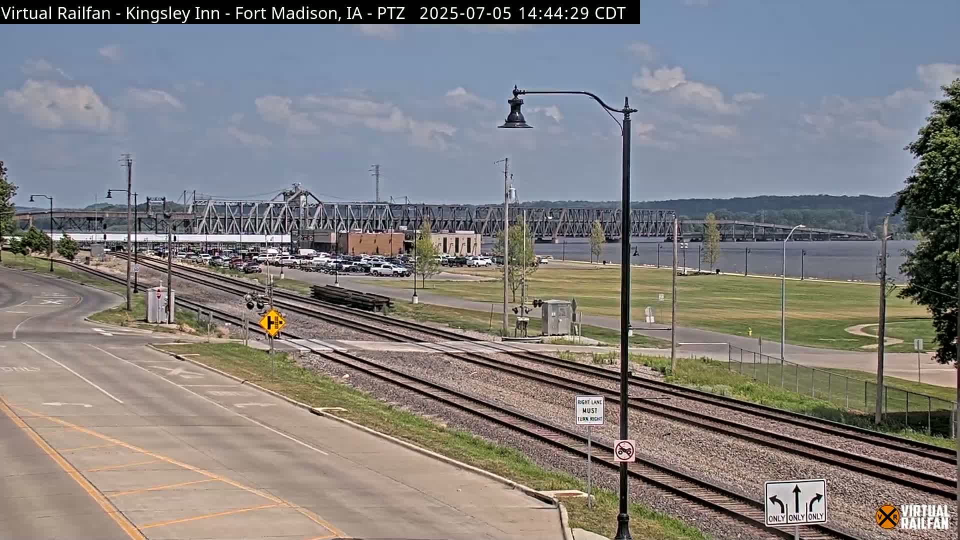 Fort Madison Bridge & Mississippi River & Fort Madison Train Amtrak Station Live Cam - Fort Madison, Lee, Iowa, USA