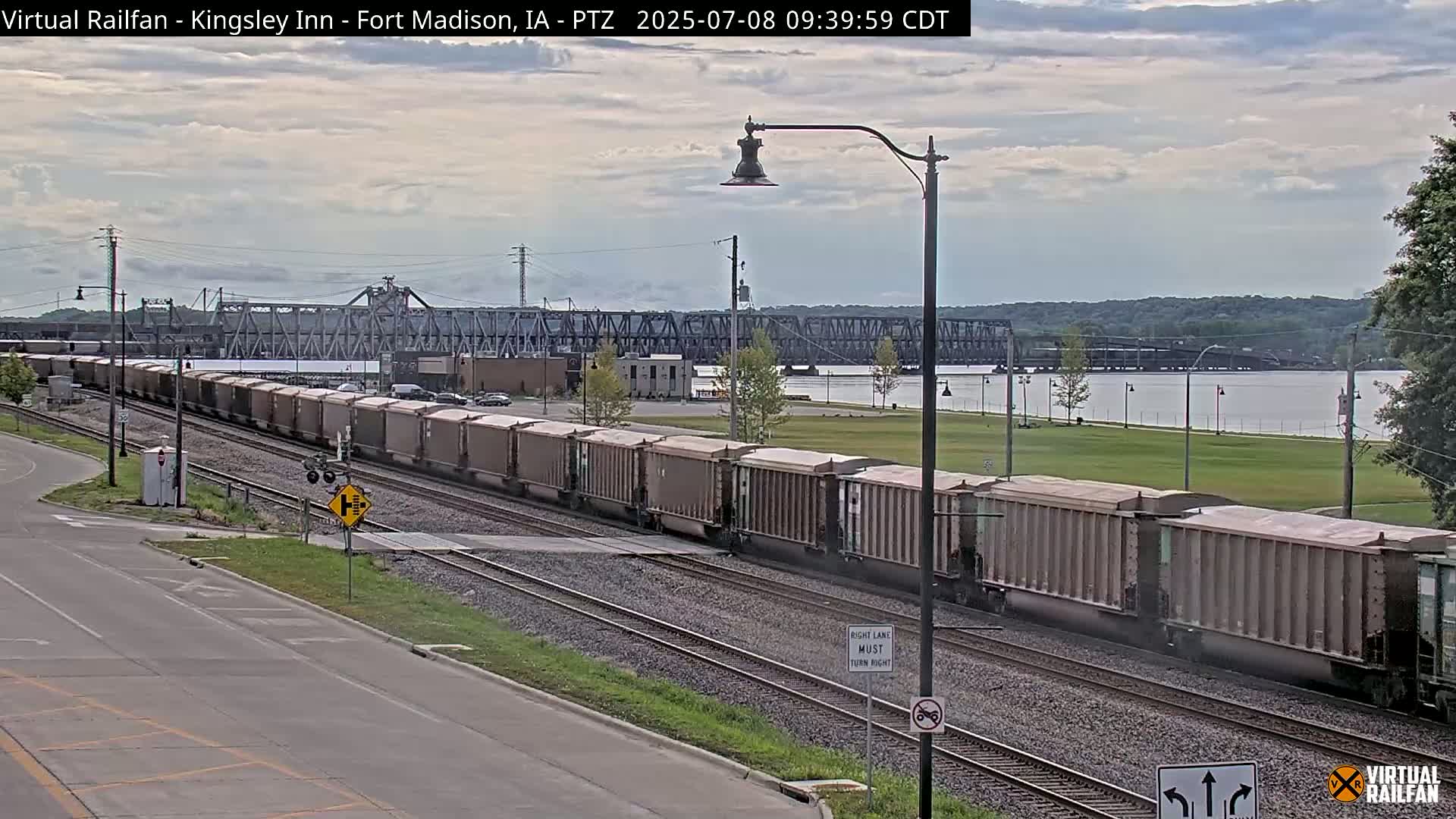 Fort Madison Bridge & Mississippi River & Fort Madison Train Amtrak Station Live Cam - Fort Madison, Lee, Iowa, USA