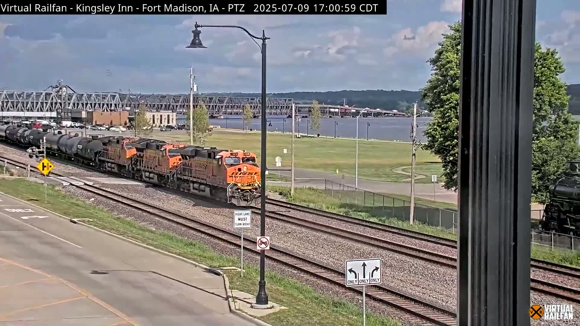 Fort Madison Bridge & Mississippi River & Fort Madison Train Amtrak Station Live Cam - Fort Madison, Lee, Iowa, USA