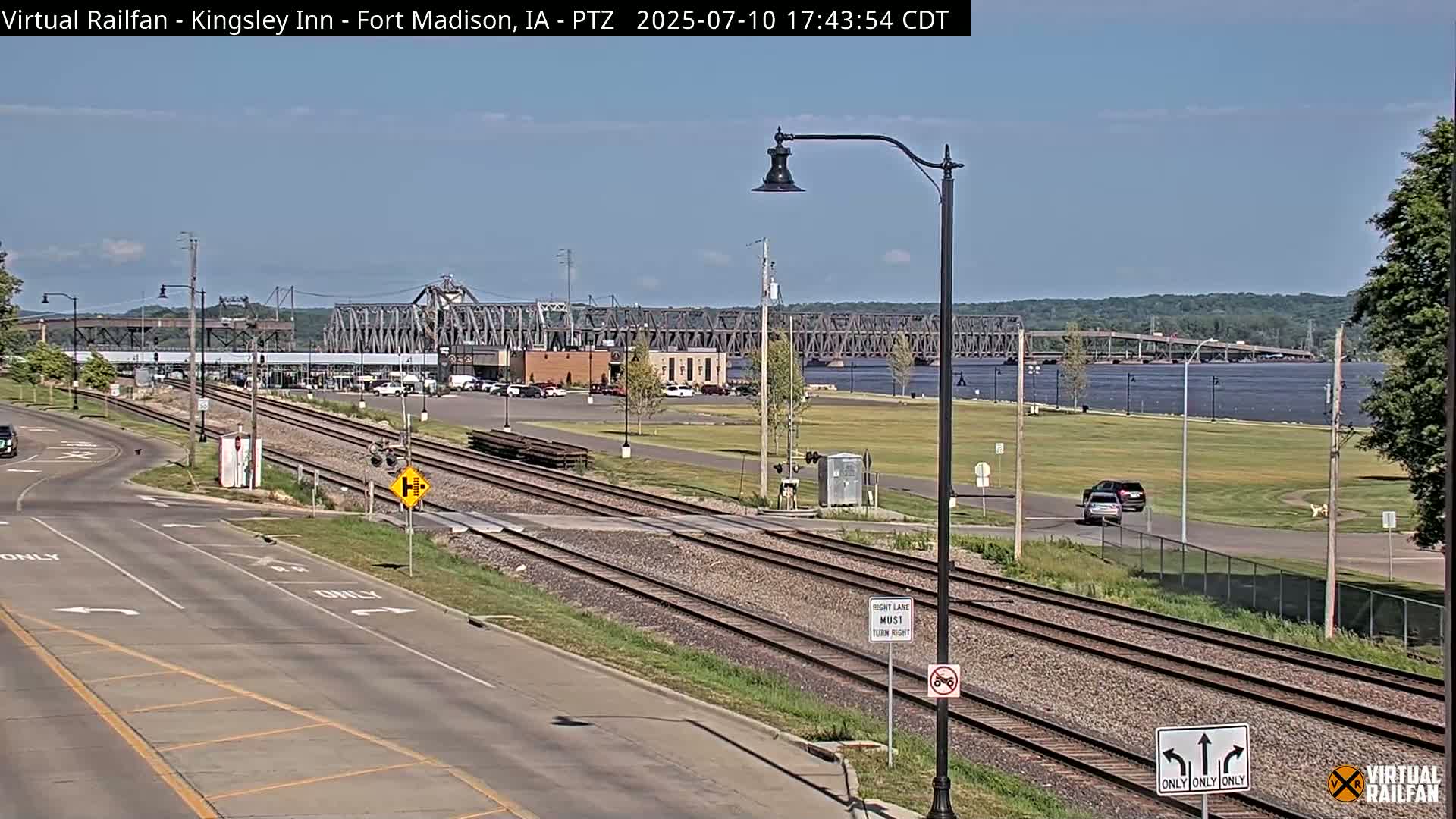 Fort Madison Bridge & Mississippi River & Fort Madison Train Amtrak Station Live Cam - Fort Madison, Lee, Iowa, USA