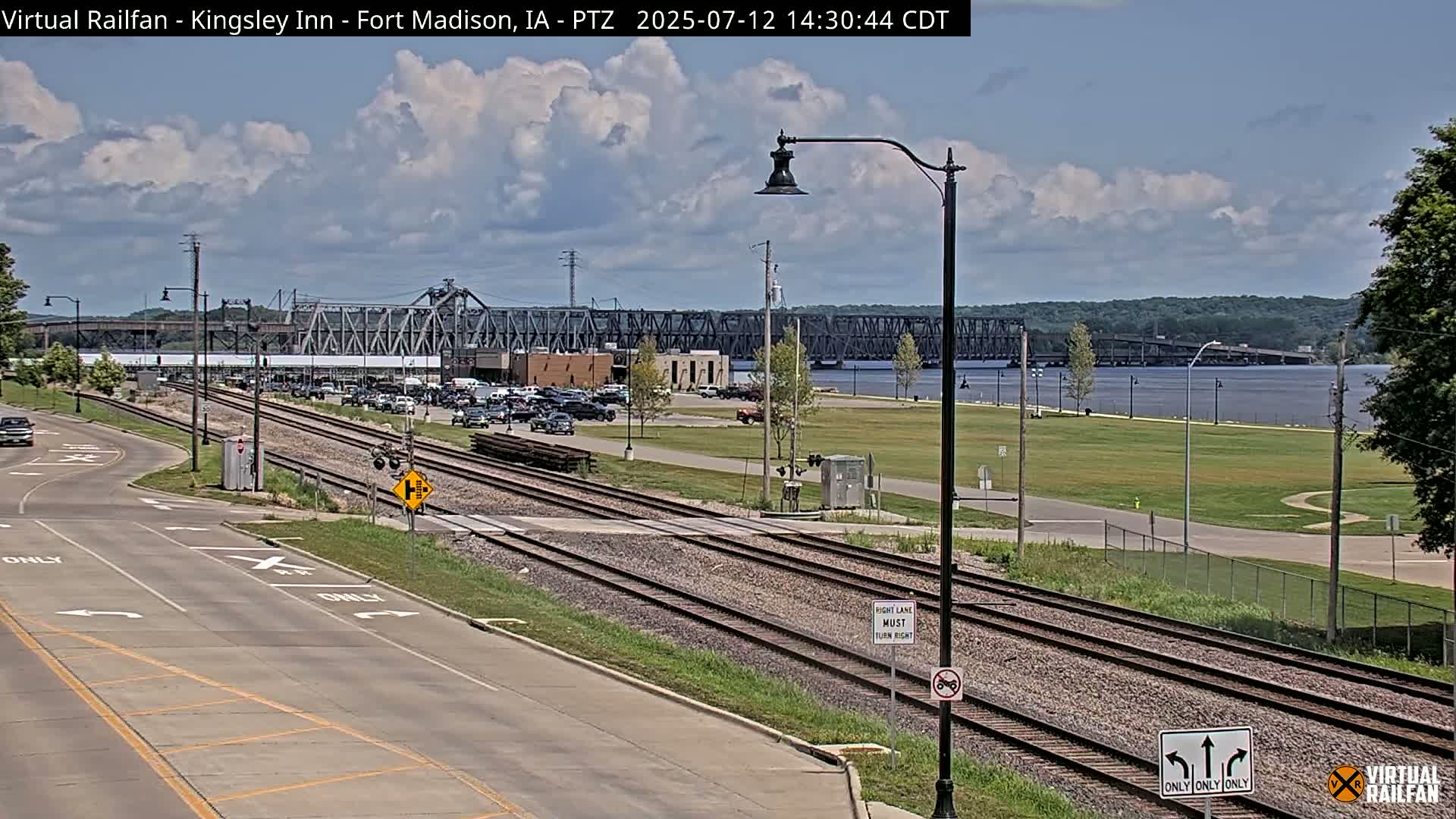 Fort Madison Bridge & Mississippi River & Fort Madison Train Amtrak Station Live Cam - Fort Madison, Lee, Iowa, USA
