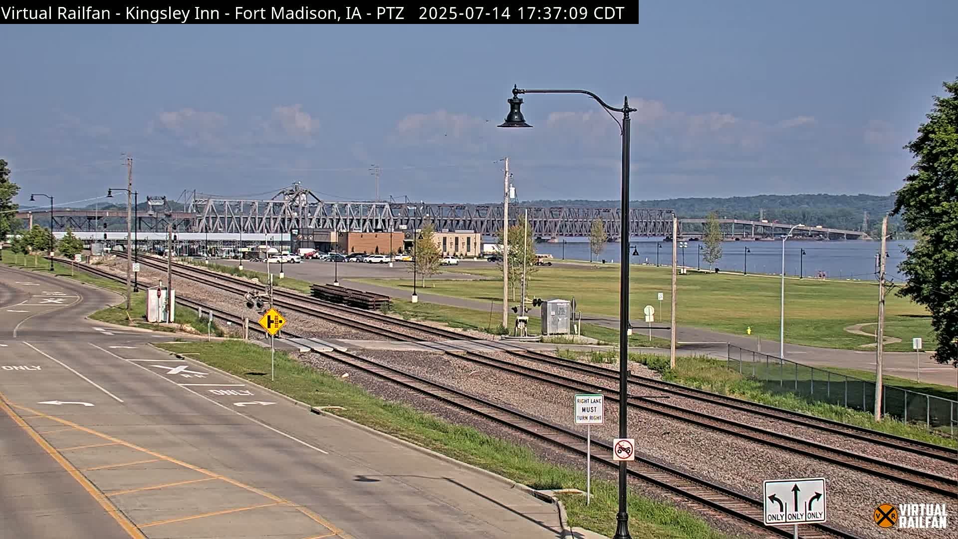 Fort Madison Bridge & Mississippi River & Fort Madison Train Amtrak Station Live Cam - Fort Madison, Lee, Iowa, USA