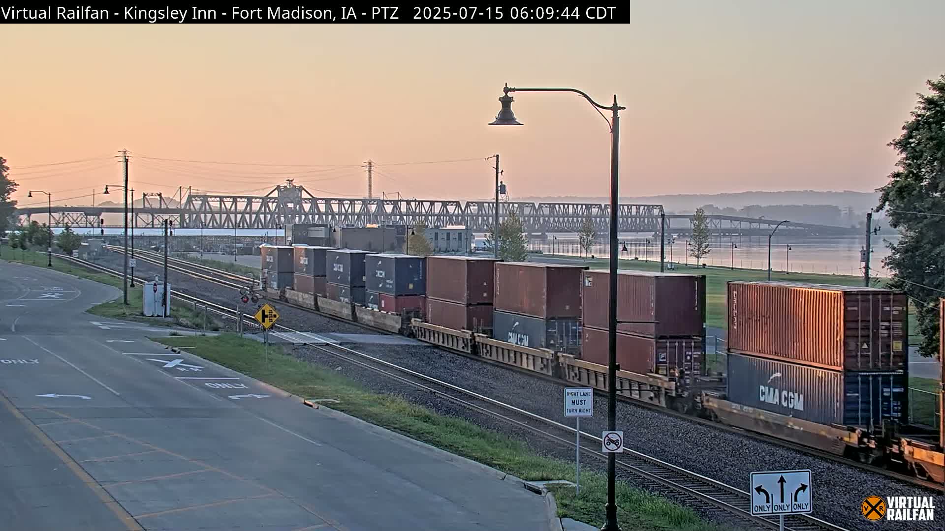 Fort Madison Bridge & Mississippi River & Fort Madison Train Amtrak Station Live Cam - Fort Madison, Lee, Iowa, USA
