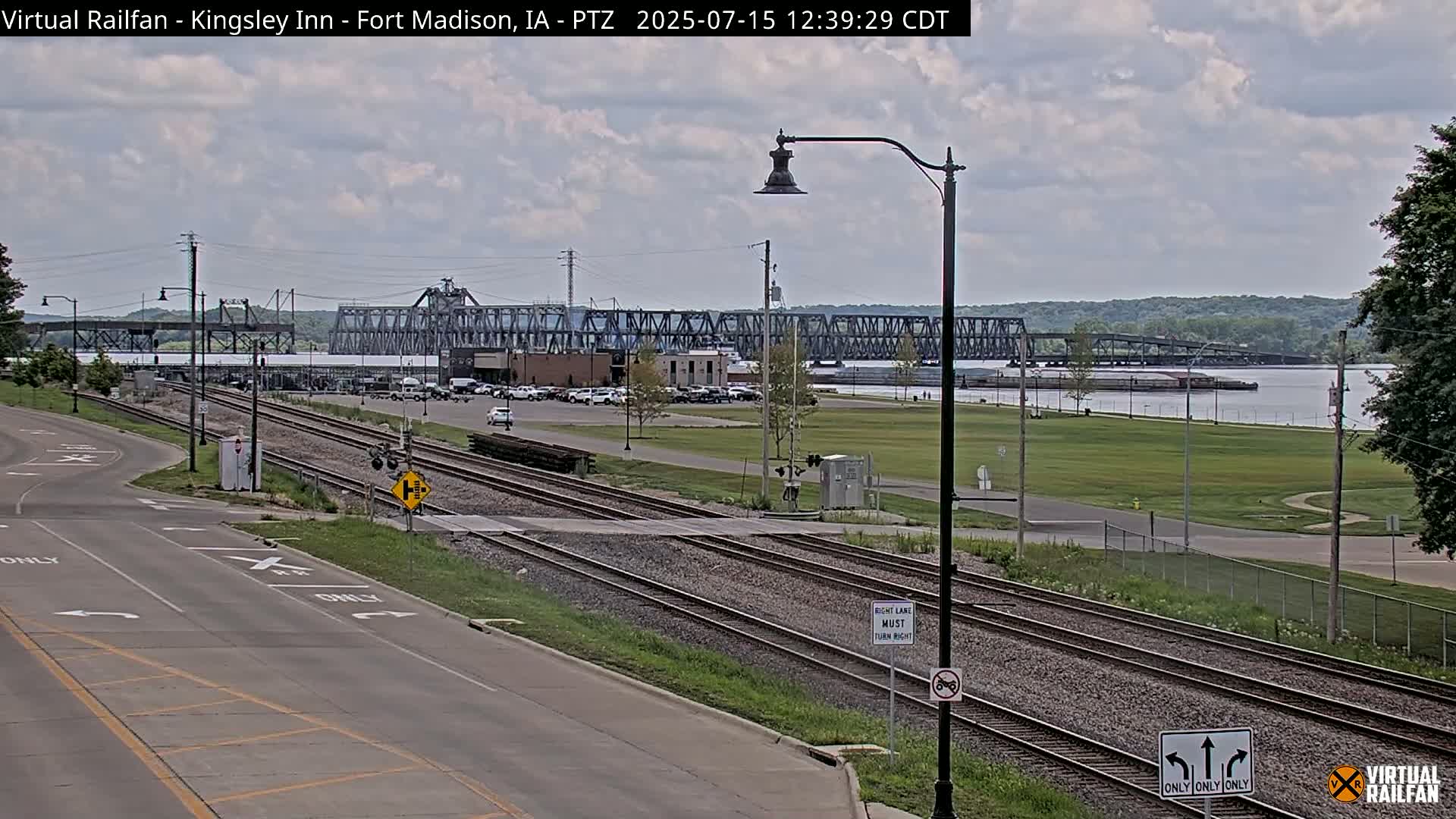 Fort Madison Bridge & Mississippi River & Fort Madison Train Amtrak Station Live Cam - Fort Madison, Lee, Iowa, USA