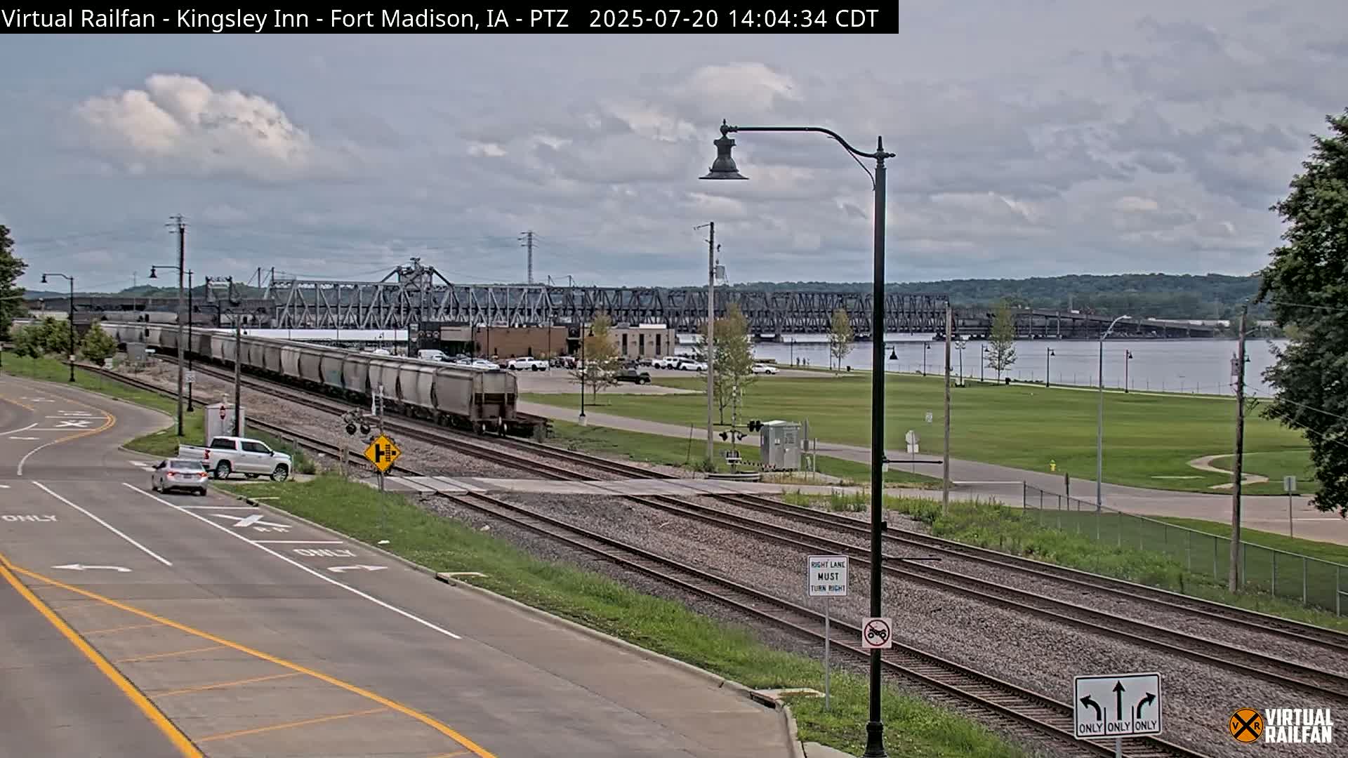 Fort Madison Bridge & Mississippi River & Fort Madison Train Amtrak Station Live Cam - Fort Madison, Lee, Iowa, USA
