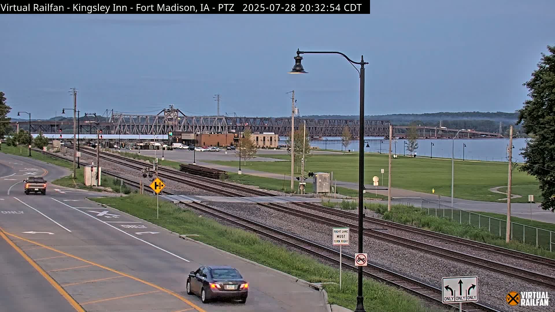 Fort Madison Bridge & Mississippi River & Fort Madison Train Amtrak Station Live Cam - Fort Madison, Lee, Iowa, USA