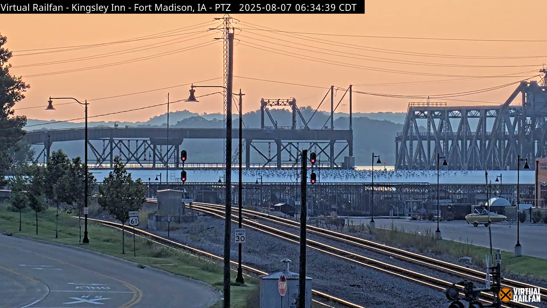Fort Madison Bridge & Mississippi River & Fort Madison Train Amtrak Station Live Cam - Fort Madison, Lee, Iowa, USA