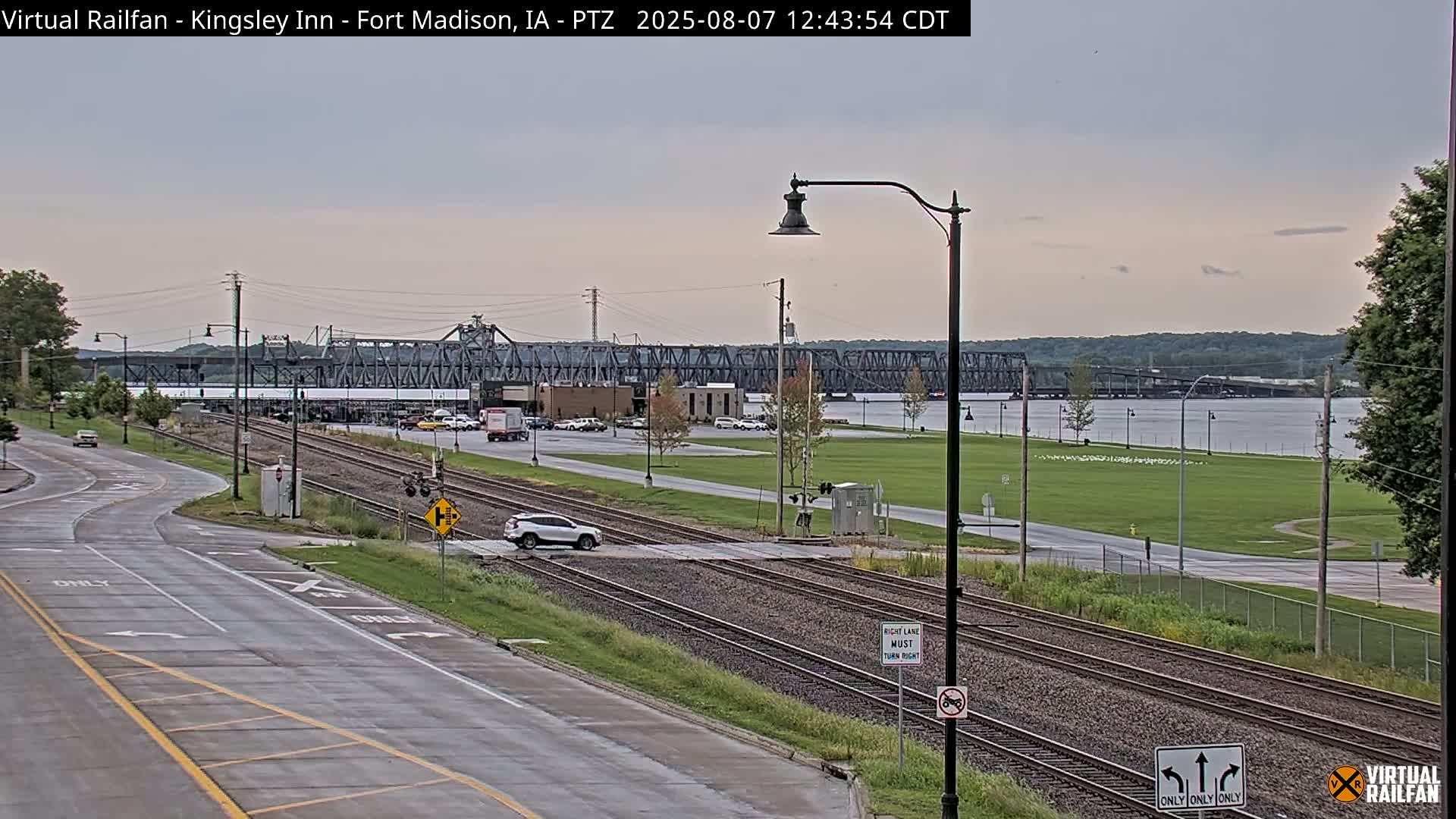 Fort Madison Bridge & Mississippi River & Fort Madison Train Amtrak Station Live Cam - Fort Madison, Lee, Iowa, USA