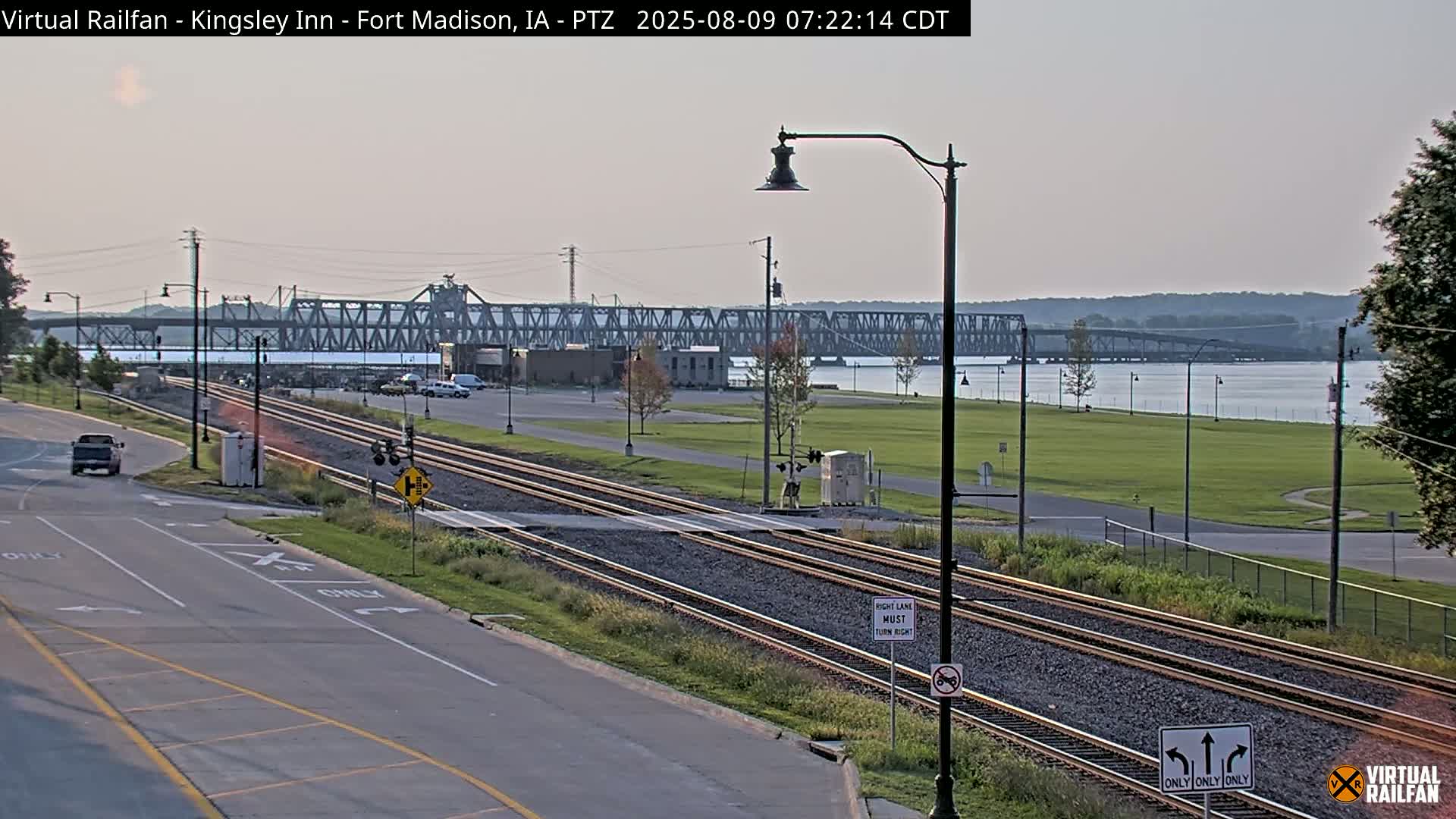 Fort Madison Bridge & Mississippi River & Fort Madison Train Amtrak Station Live Cam - Fort Madison, Lee, Iowa, USA