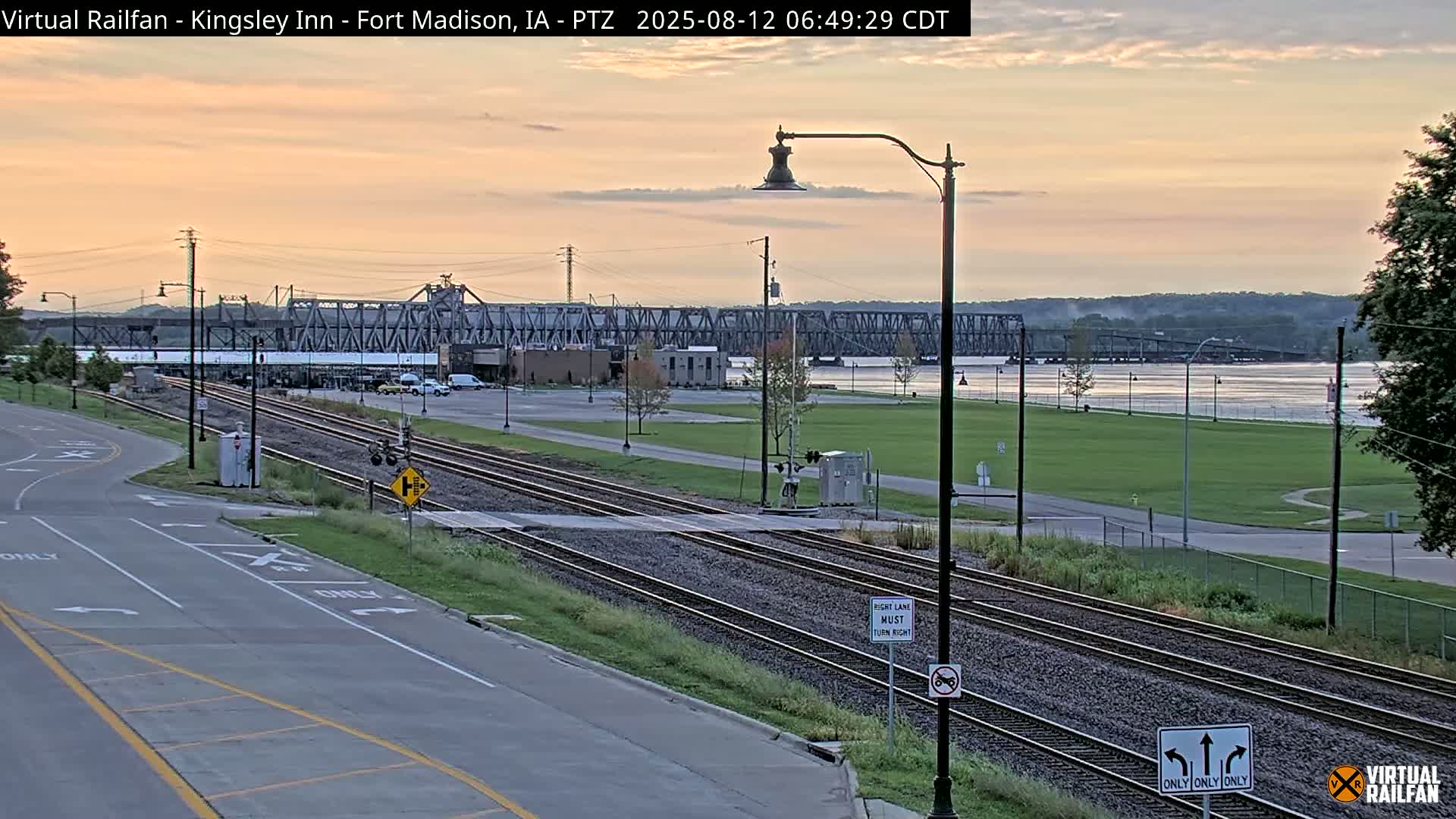 Fort Madison Bridge & Mississippi River & Fort Madison Train Amtrak Station Live Cam - Fort Madison, Lee, Iowa, USA