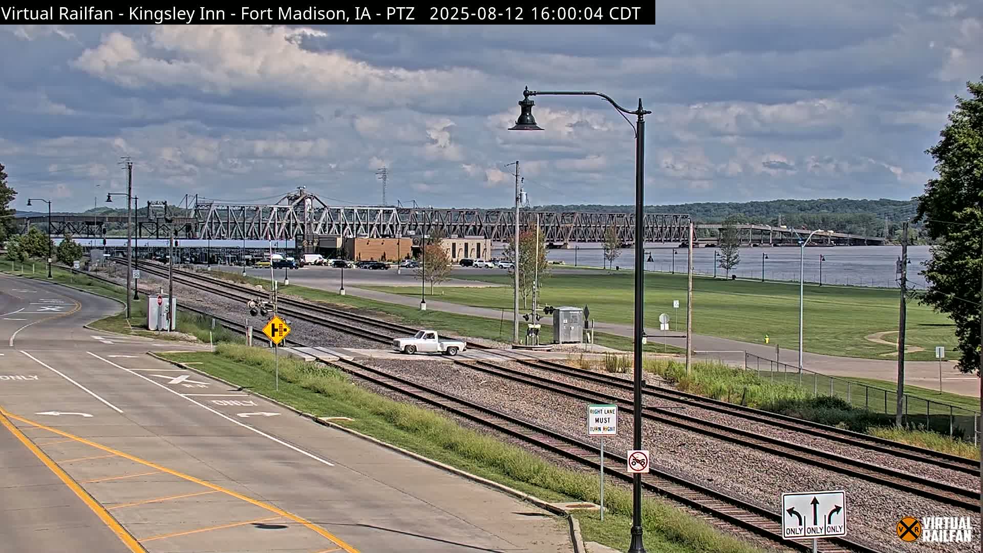 Fort Madison Bridge & Mississippi River & Fort Madison Train Amtrak Station Live Cam - Fort Madison, Lee, Iowa, USA