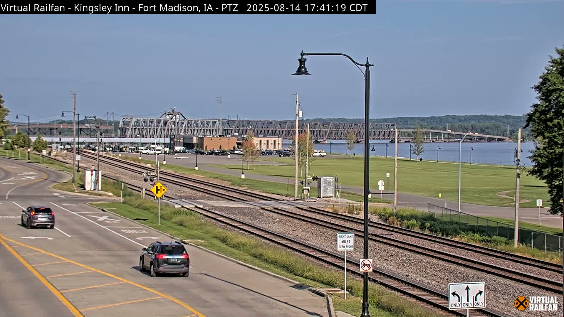 Fort Madison Bridge & Mississippi River & Fort Madison Train Amtrak Station Live Cam - Fort Madison, Lee, Iowa, USA