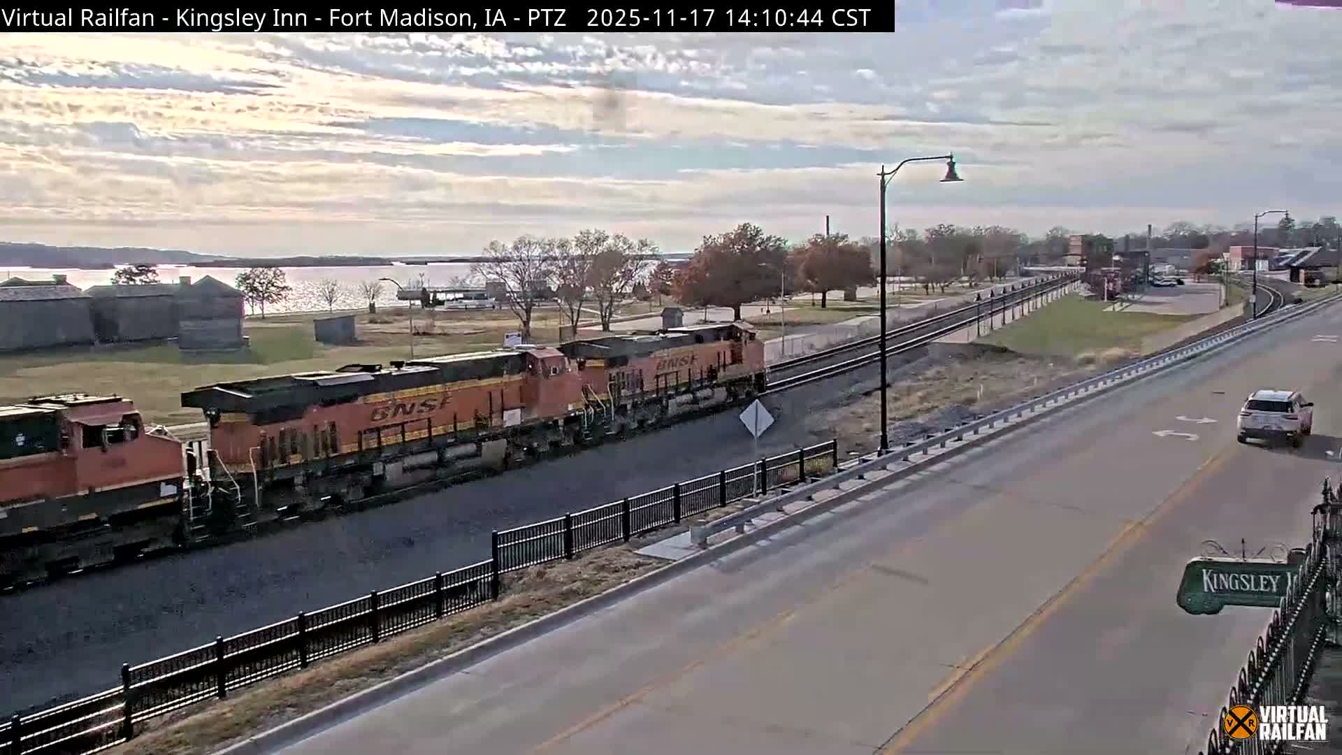 Fort Madison Bridge & Mississippi River & Fort Madison Train Amtrak Station Live Cam - Fort Madison, Lee, Iowa, USA