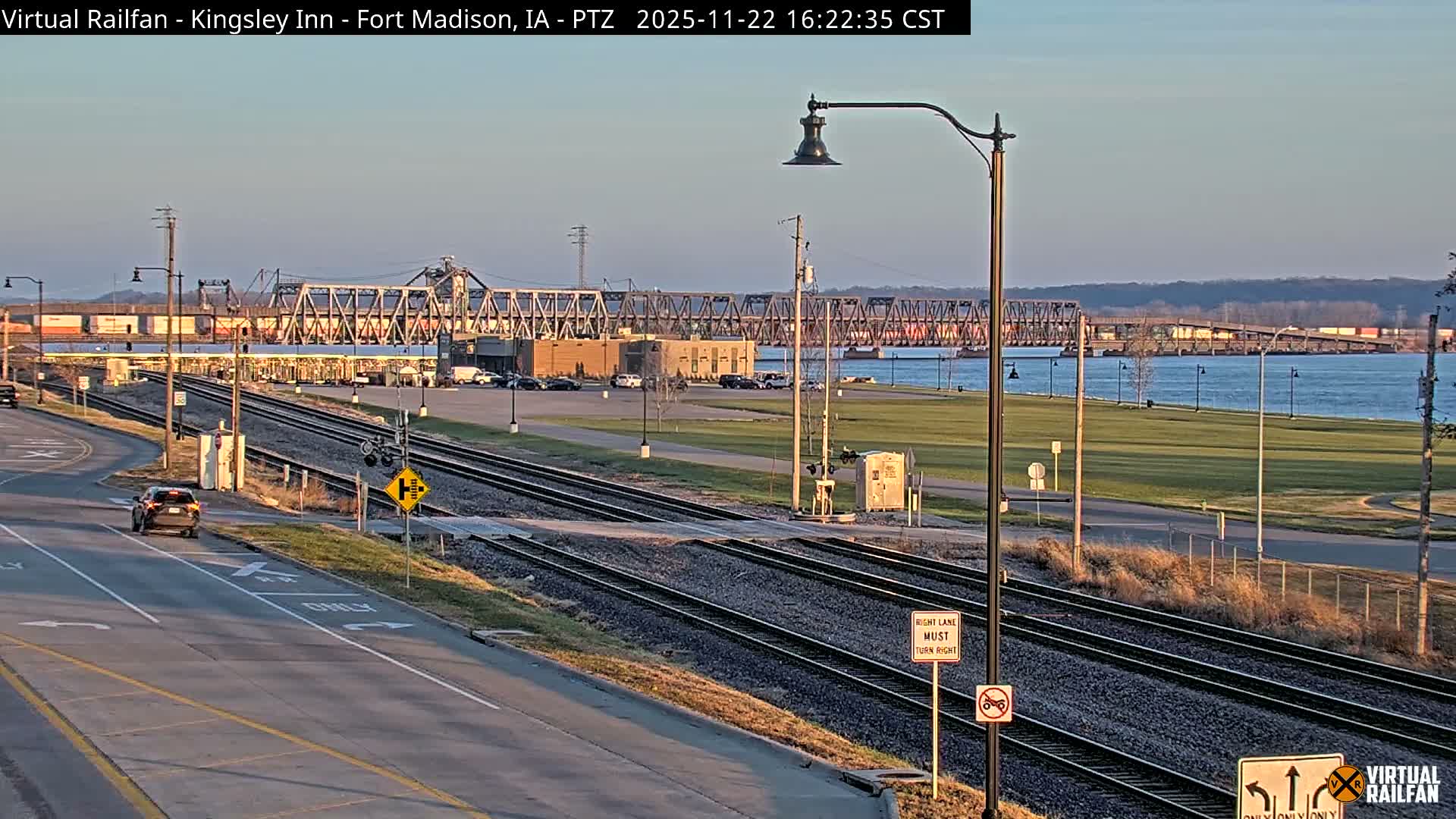 Fort Madison Bridge & Mississippi River & Fort Madison Train Amtrak Station Live Cam - Fort Madison, Lee, Iowa, USA