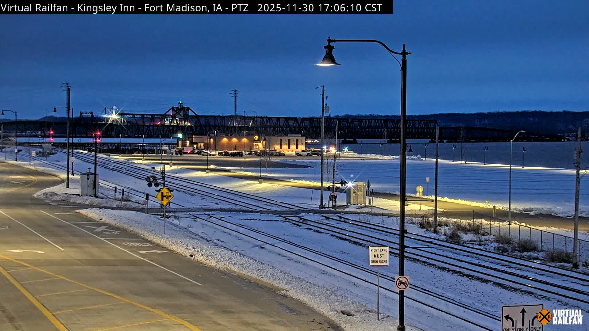 Fort Madison Bridge & Mississippi River & Fort Madison Train Amtrak Station Live Cam - Fort Madison, Lee, Iowa, USA