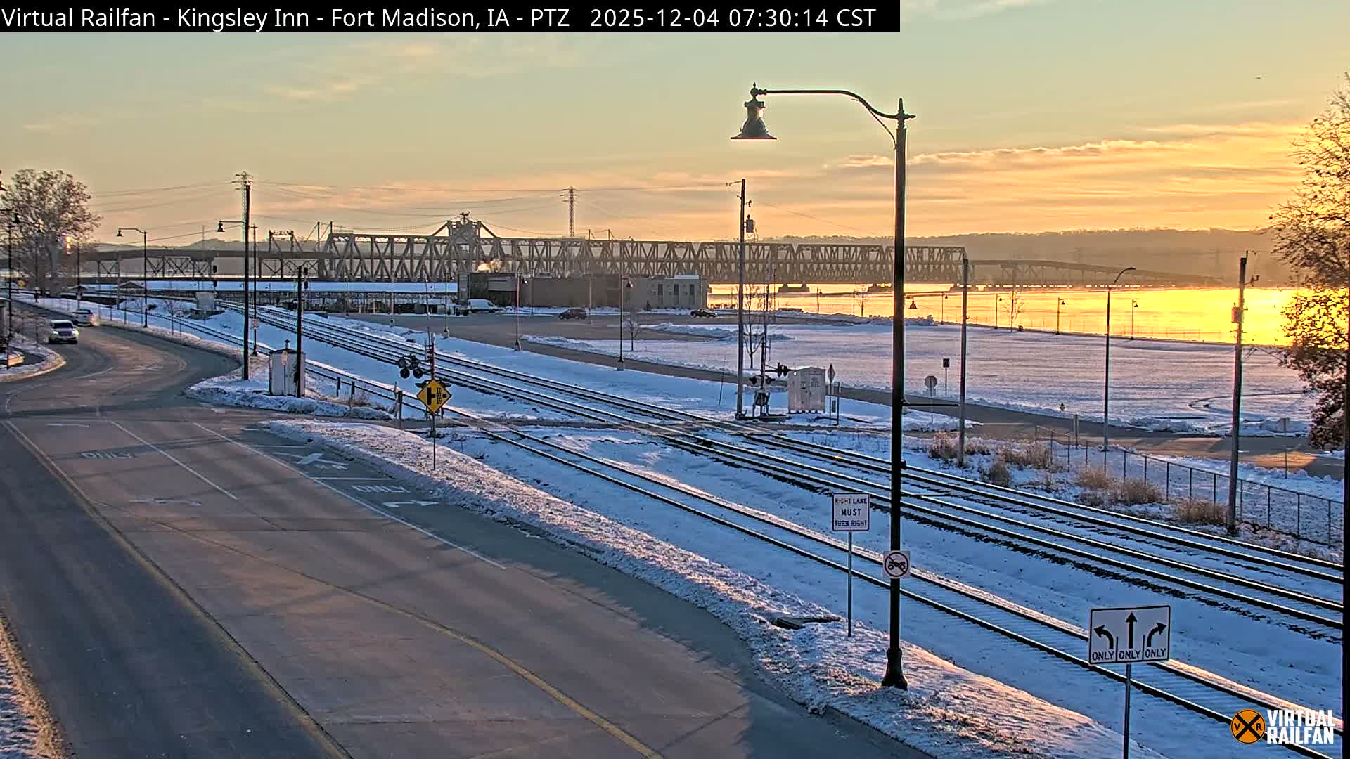 Fort Madison Bridge & Mississippi River & Fort Madison Train Amtrak Station Live Cam - Fort Madison, Lee, Iowa, USA