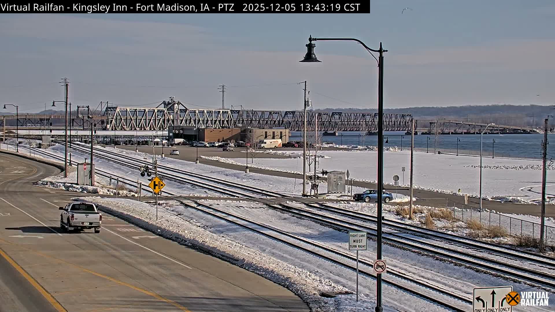 Fort Madison Bridge & Mississippi River & Fort Madison Train Amtrak Station Live Cam - Fort Madison, Lee, Iowa, USA