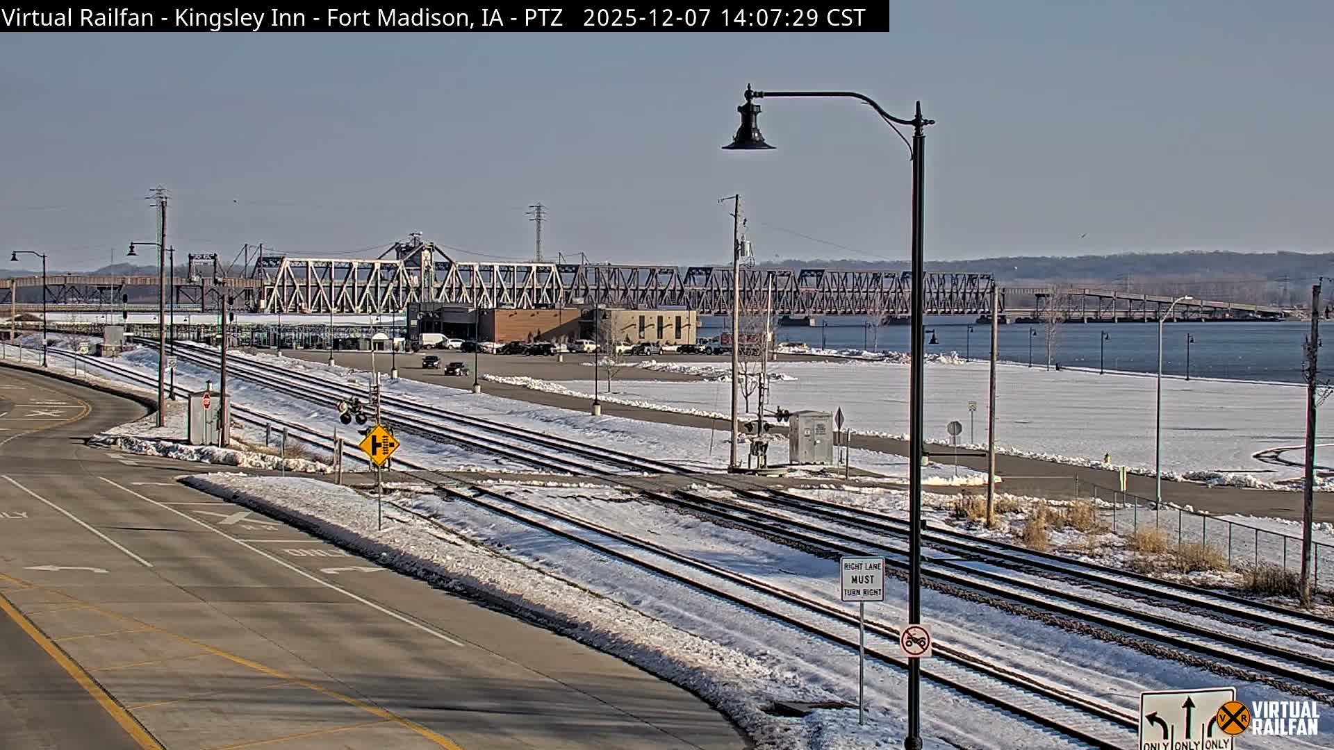 Fort Madison Bridge & Mississippi River & Fort Madison Train Amtrak Station Live Cam - Fort Madison, Lee, Iowa, USA