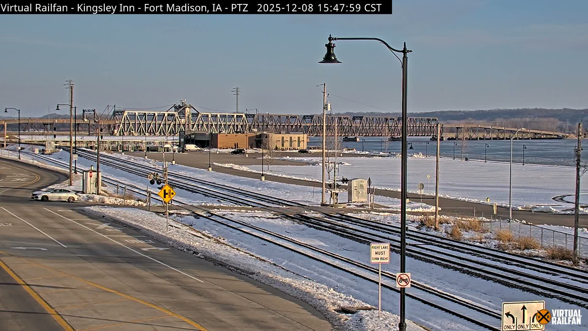Fort Madison Bridge & Mississippi River & Fort Madison Train Amtrak Station Live Cam - Fort Madison, Lee, Iowa, USA