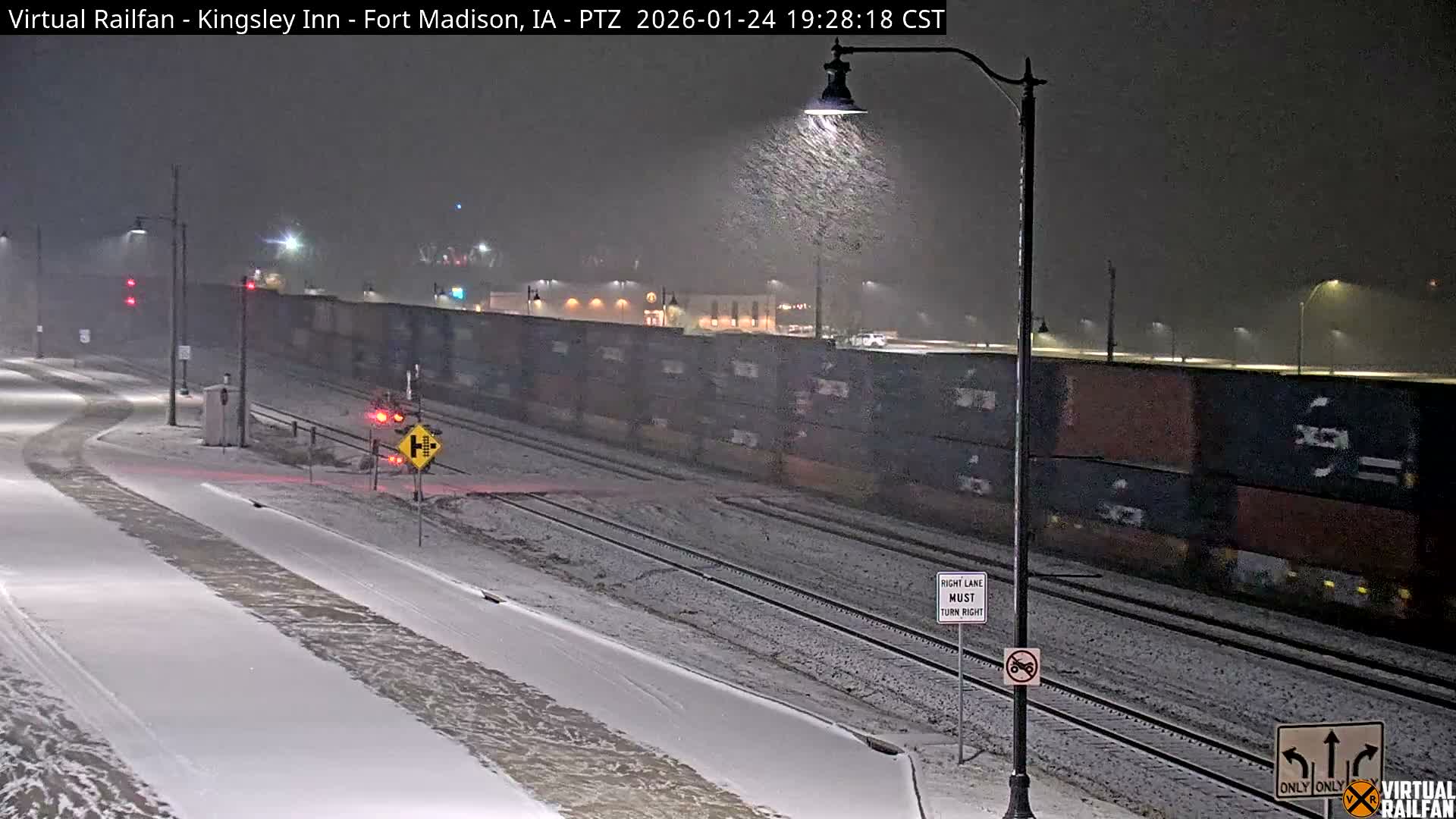 Fort Madison Bridge & Mississippi River & Fort Madison Train Amtrak Station Live Cam - Fort Madison, Lee, Iowa, USA