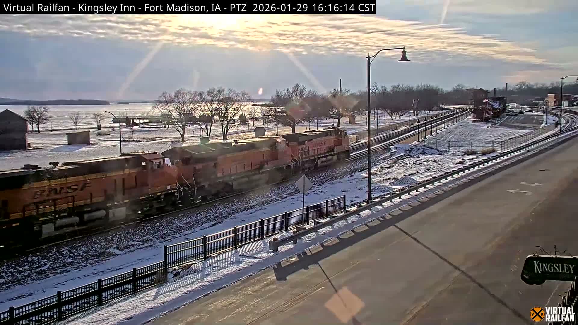 Fort Madison Bridge & Mississippi River & Fort Madison Train Amtrak Station Live Cam - Fort Madison, Lee, Iowa, USA