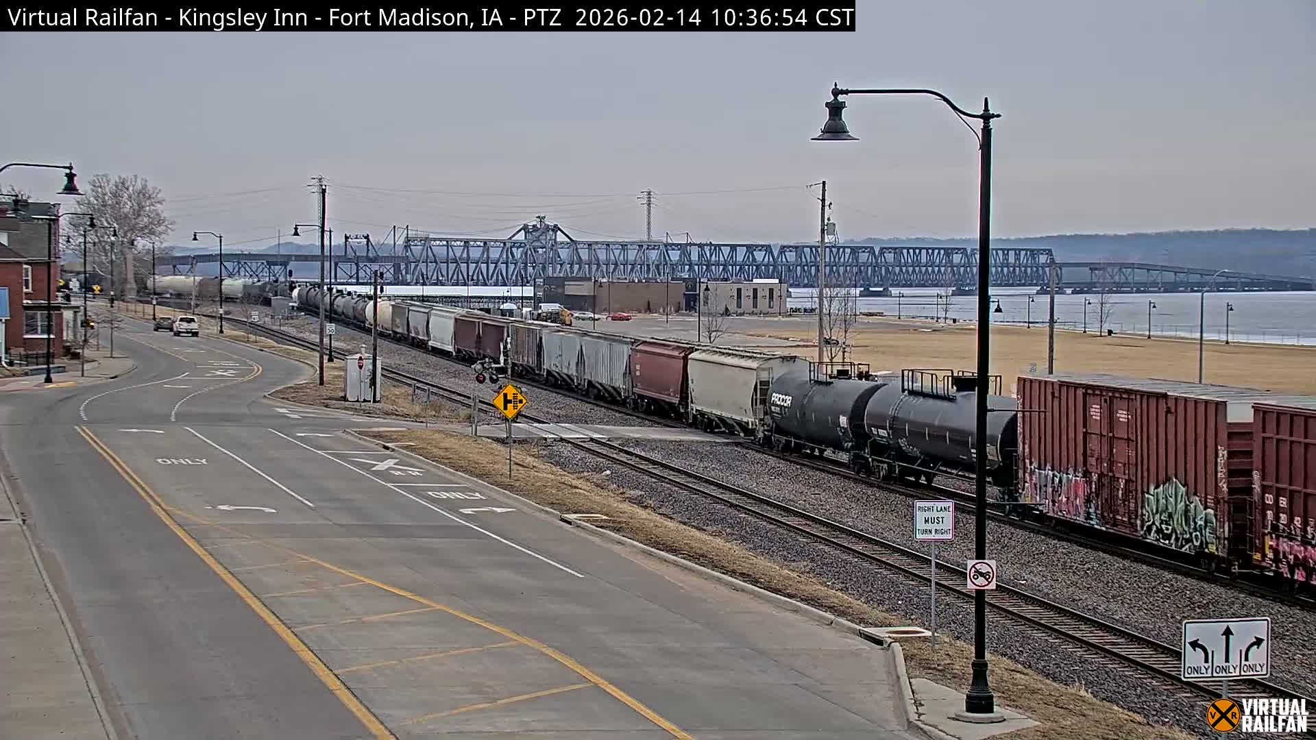 Fort Madison Bridge & Mississippi River & Fort Madison Train Amtrak Station Live Cam - Fort Madison, Lee, Iowa, USA