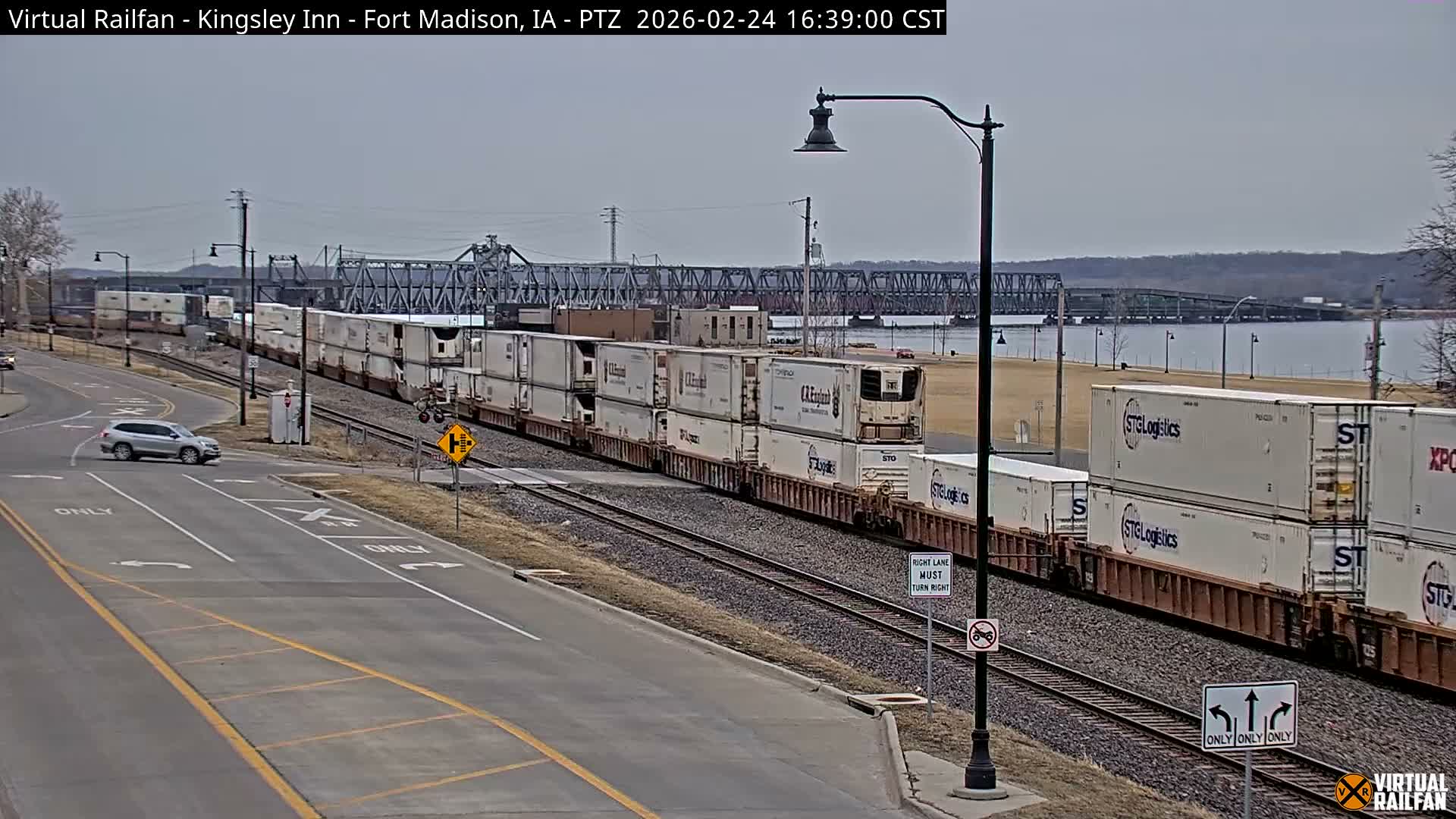 Fort Madison Bridge & Mississippi River & Fort Madison Train Amtrak Station Live Cam - Fort Madison, Lee, Iowa, USA