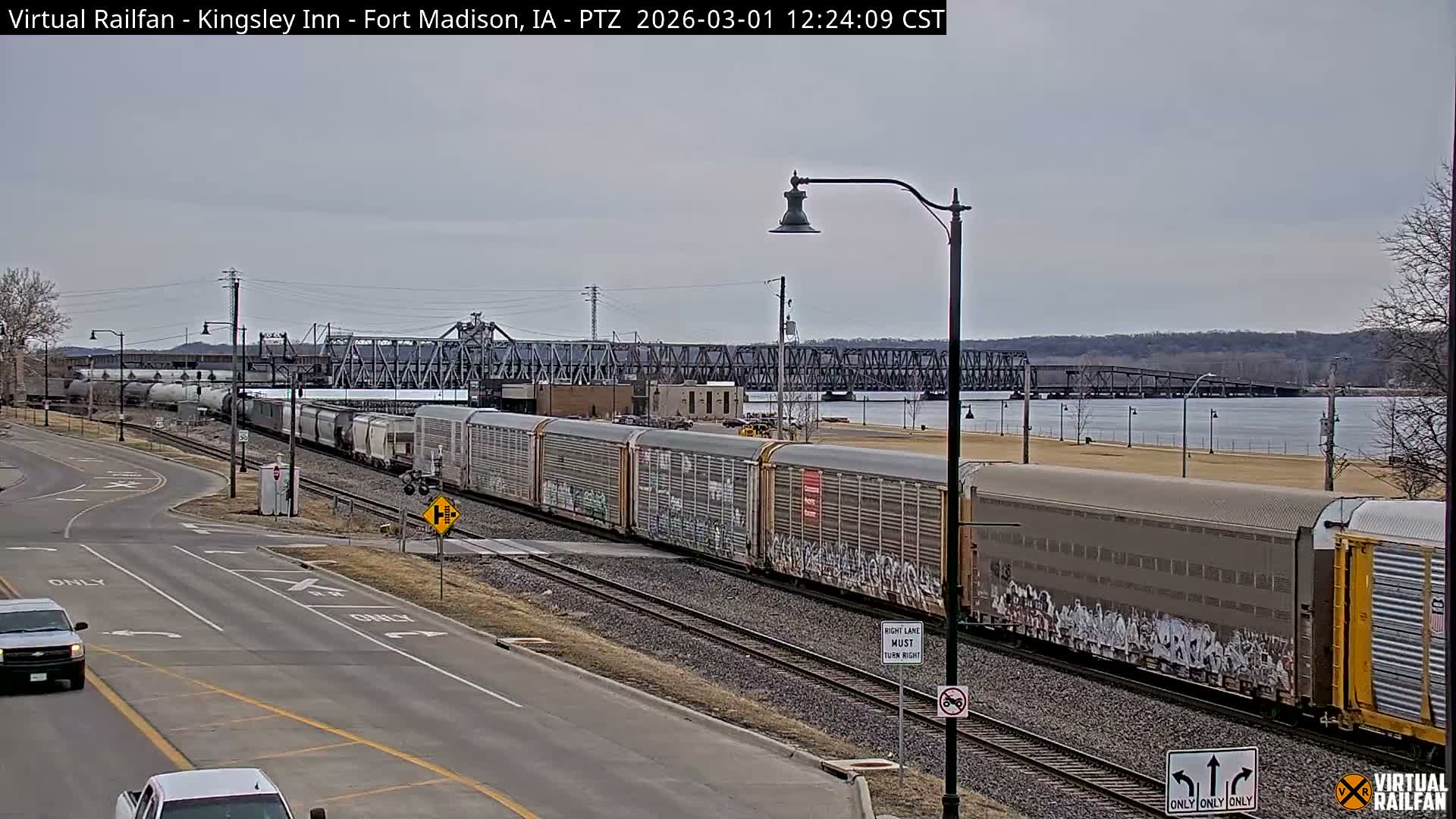 Fort Madison Bridge & Mississippi River & Fort Madison Train Amtrak Station Live Cam - Fort Madison, Lee, Iowa, USA