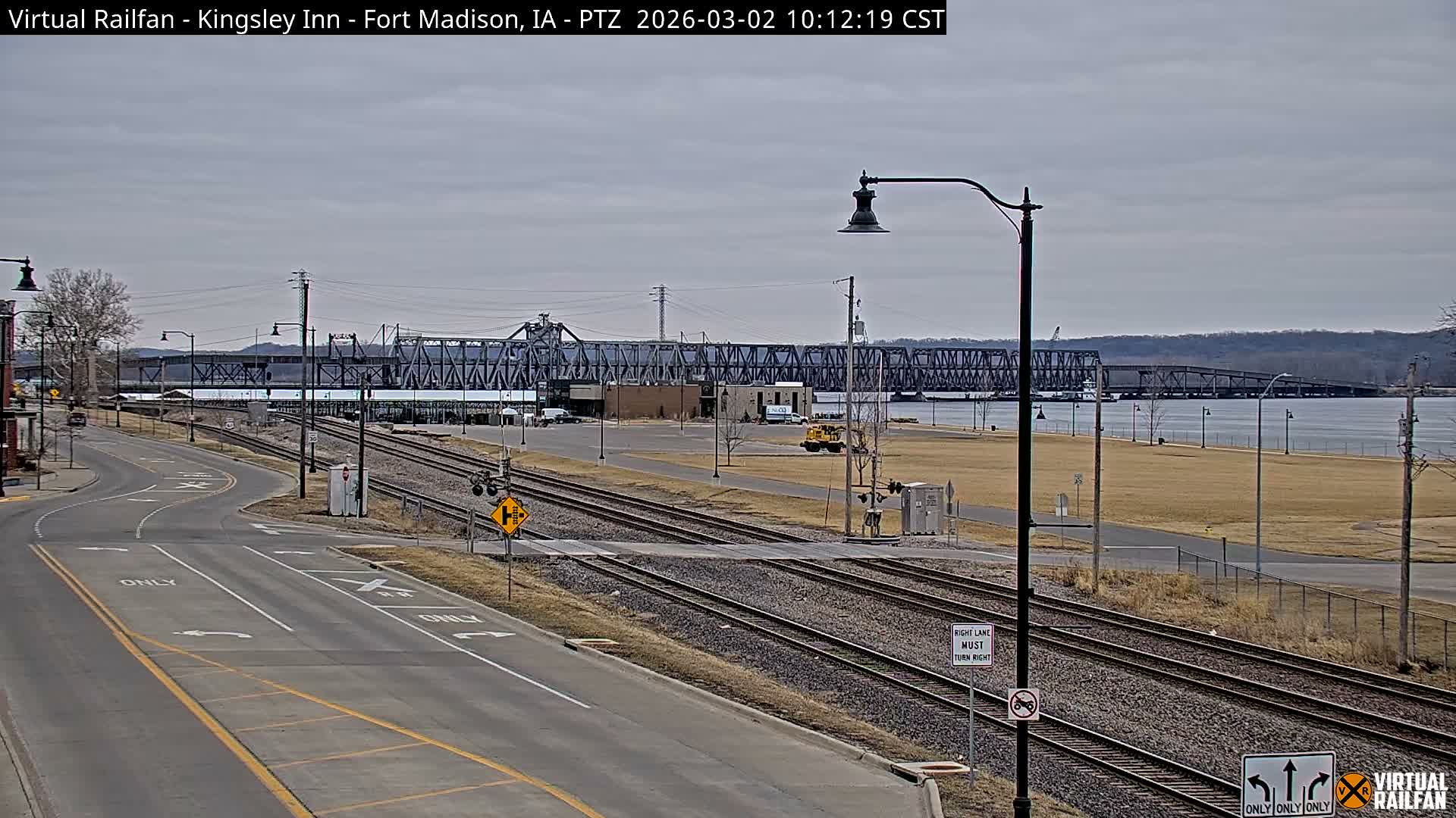 Fort Madison Bridge & Mississippi River & Fort Madison Train Amtrak Station Live Cam - Fort Madison, Lee, Iowa, USA