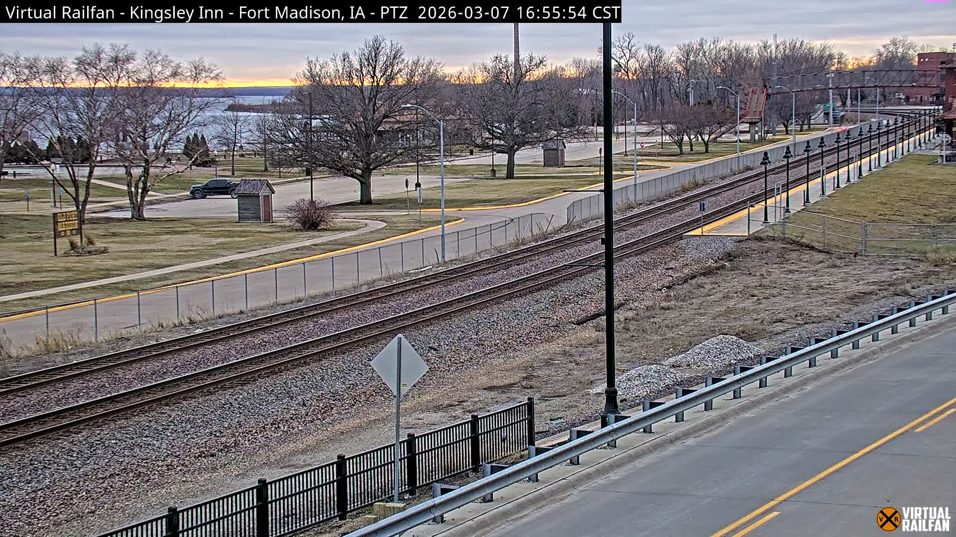 Fort Madison Bridge & Mississippi River & Fort Madison Train Amtrak Station Live Cam - Fort Madison, Lee, Iowa, USA