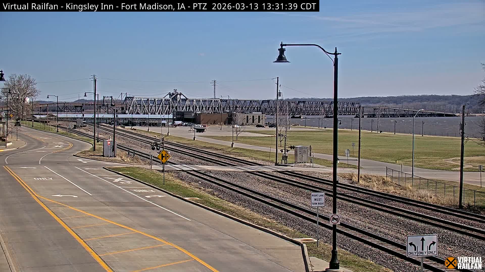 Fort Madison Bridge & Mississippi River & Fort Madison Train Amtrak Station Live Cam - Fort Madison, Lee, Iowa, USA