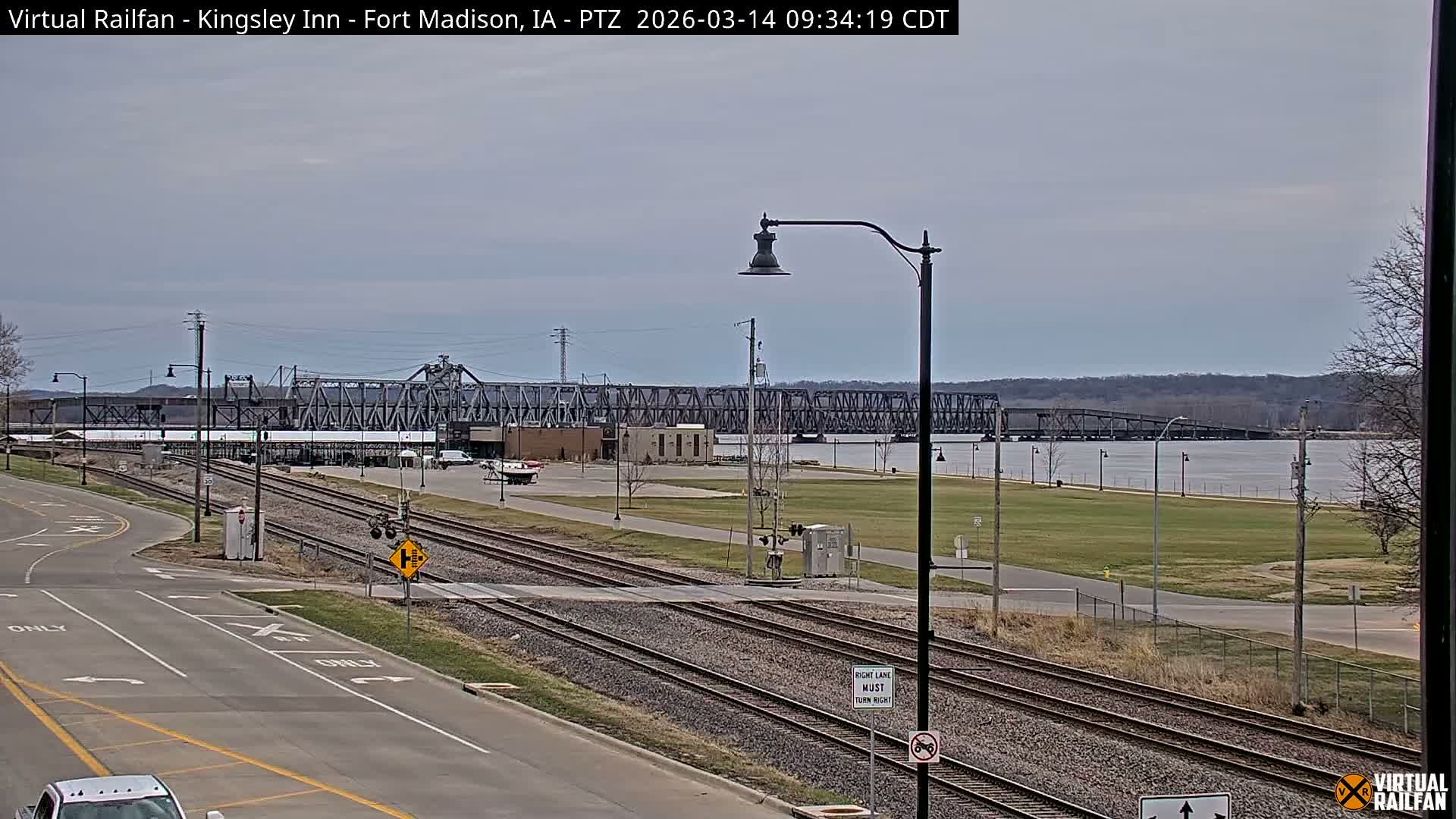 Fort Madison Bridge & Mississippi River & Fort Madison Train Amtrak Station Live Cam - Fort Madison, Lee, Iowa, USA