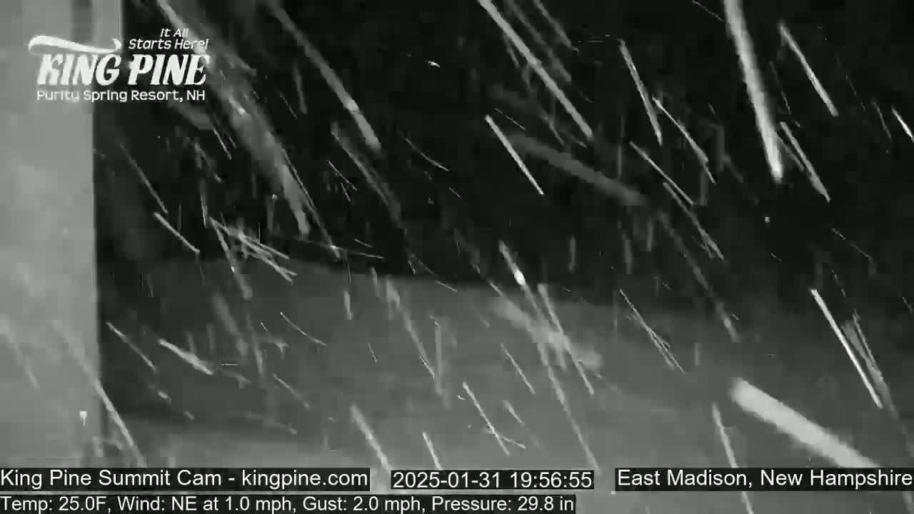 Snow falls heavily at night.