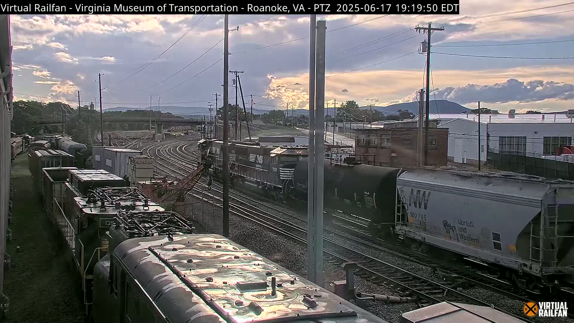 Roanoke Train Depot & Railroad Live Cam - Roanoke, Virginia, USA 