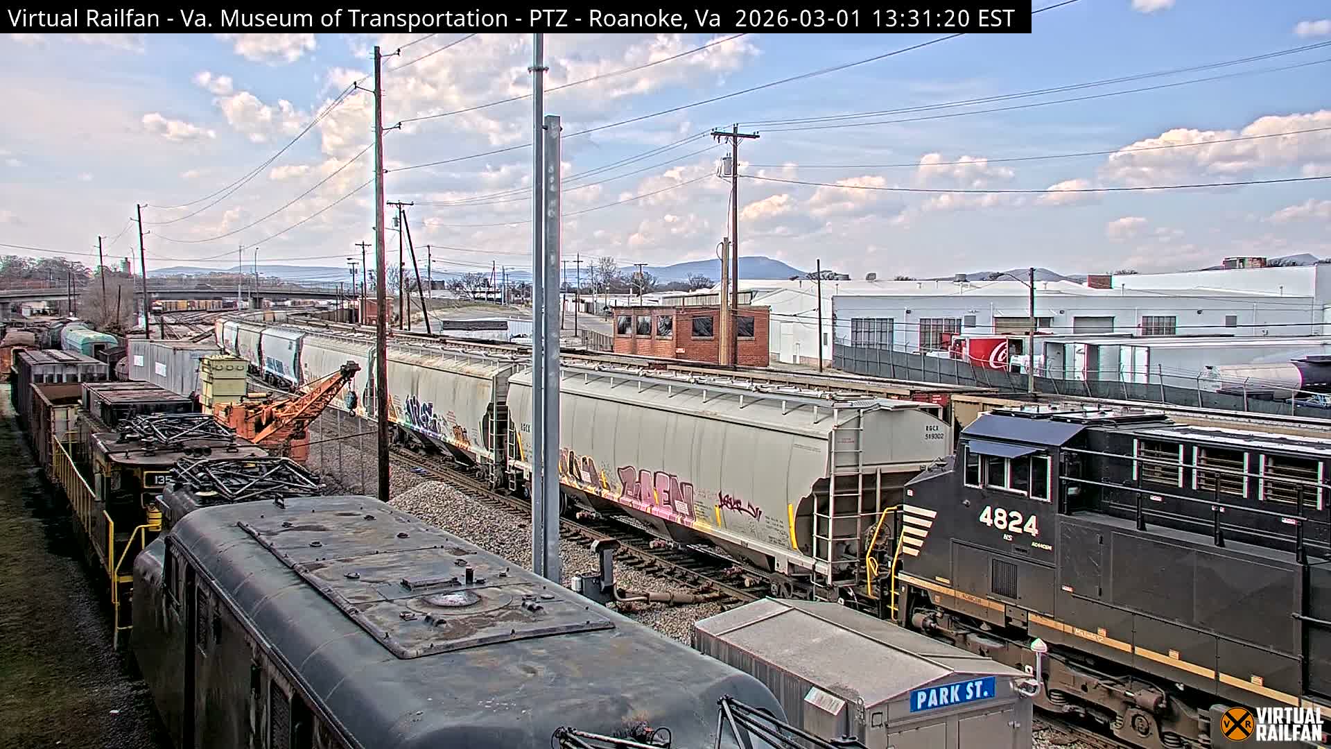 Roanoke Train Depot & Railroad Live Cam - Roanoke Downtown, Roanoke, Virginia, USA 