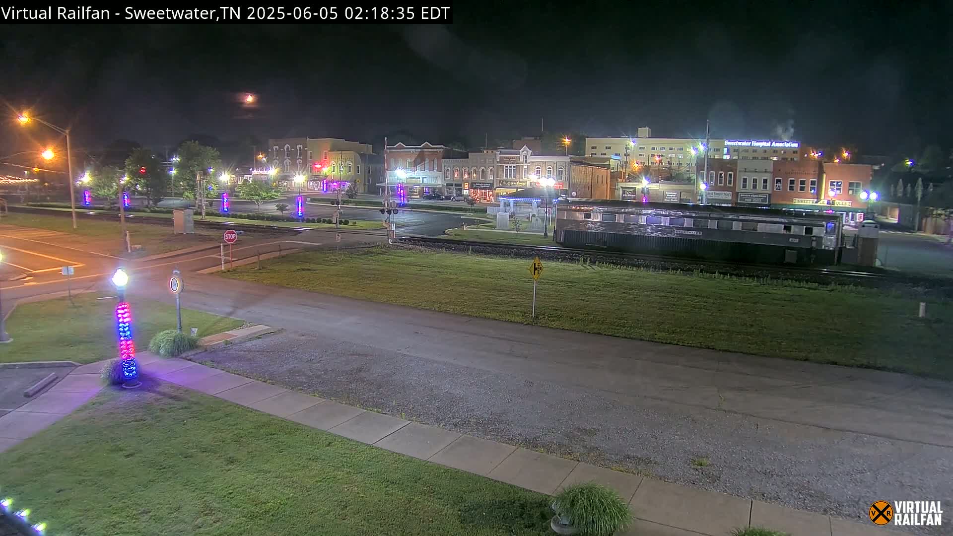 Sweetwater City & Railroad/Traincar Live Cam - Sweetwater, Monroe, Tennessee, USA | Virtual Railfan  LIVE ! 2025-03-15 15:33