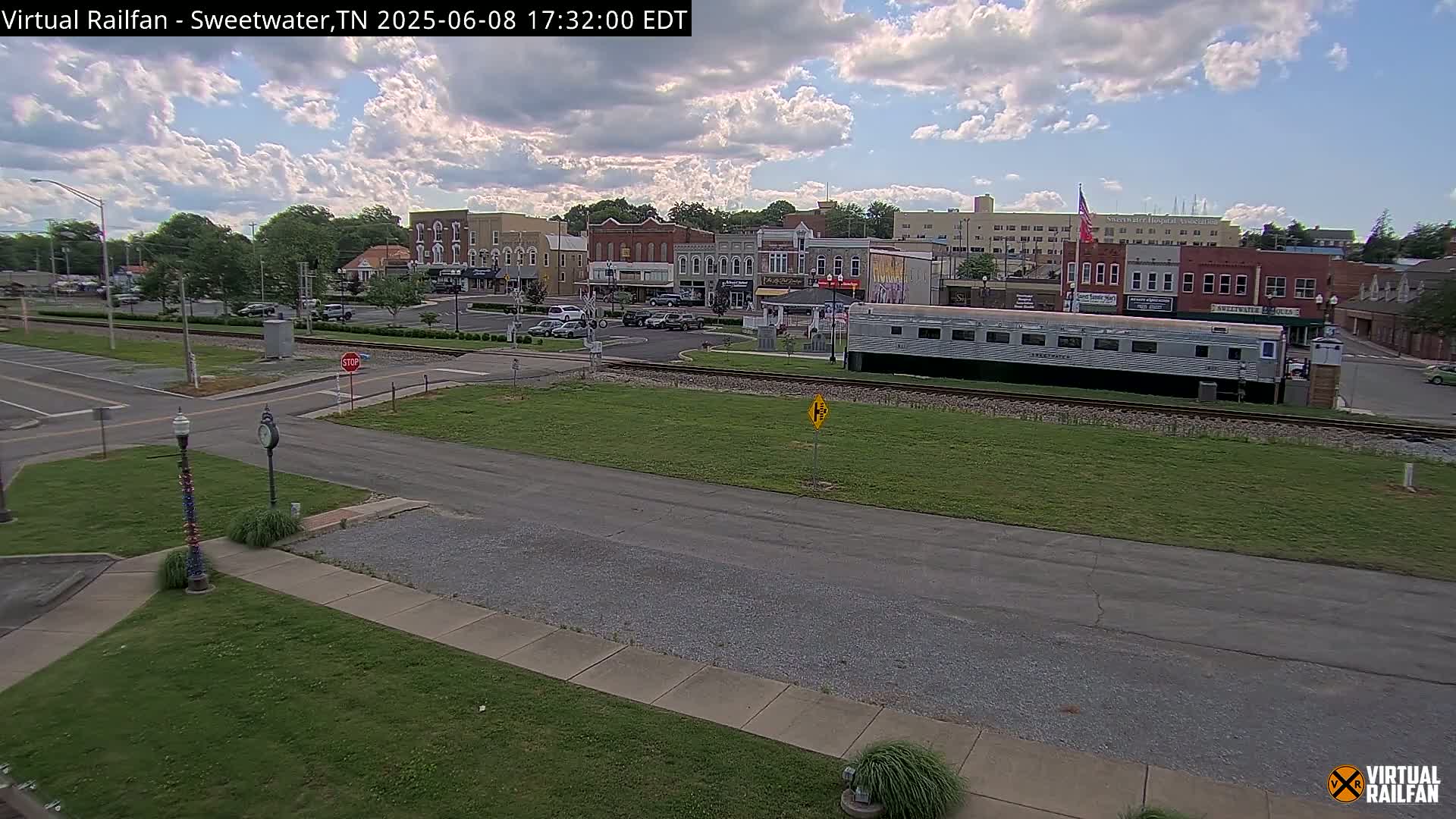 Sweetwater City & Railroad/Traincar Live Cam - Sweetwater, Monroe, Tennessee, USA | Virtual Railfan  LIVE ! 2025-03-15 15:33
