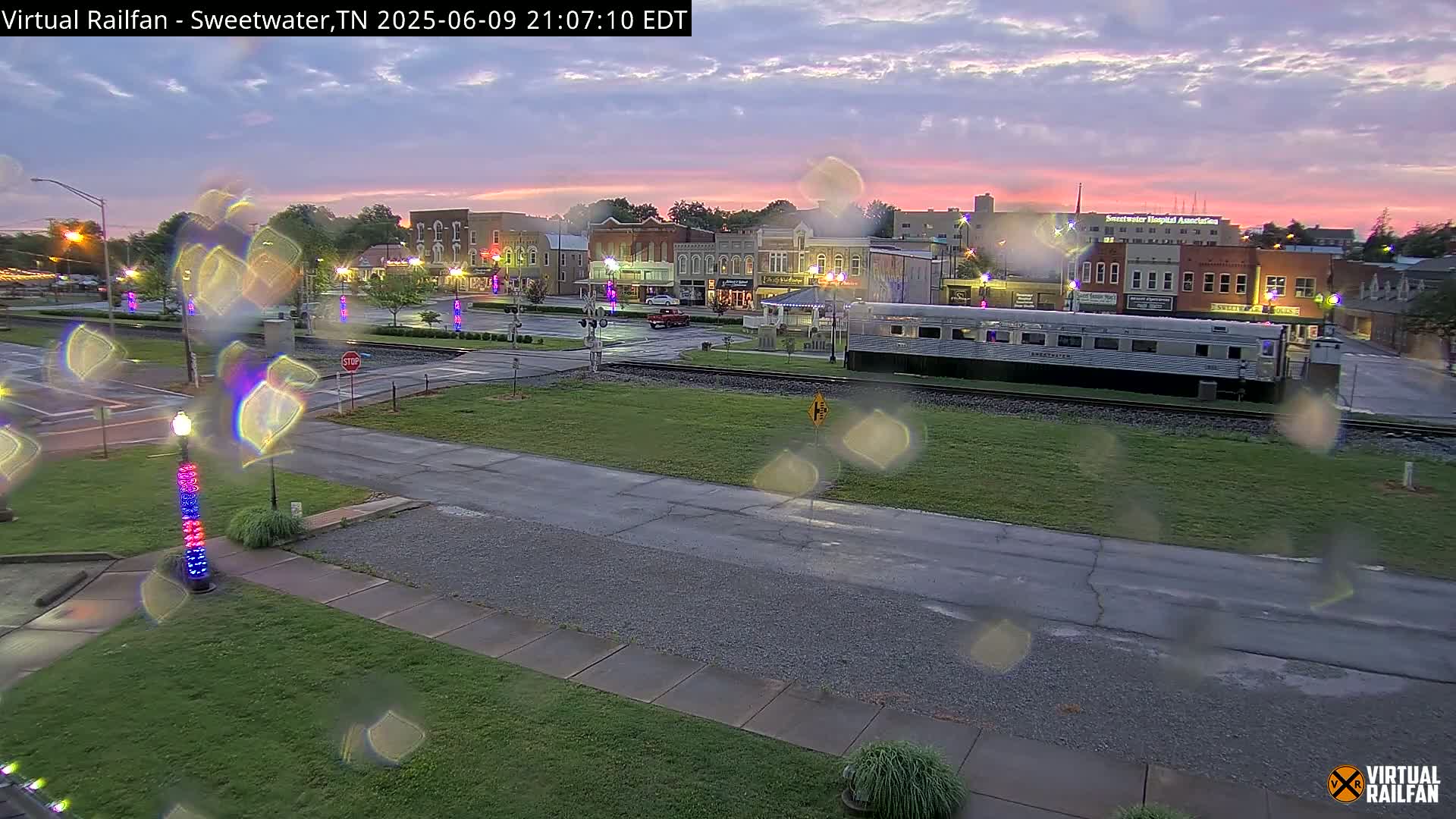 Sweetwater City & Railroad/Traincar Live Cam - Sweetwater, Monroe, Tennessee, USA | Virtual Railfan  LIVE ! 2025-03-15 15:33