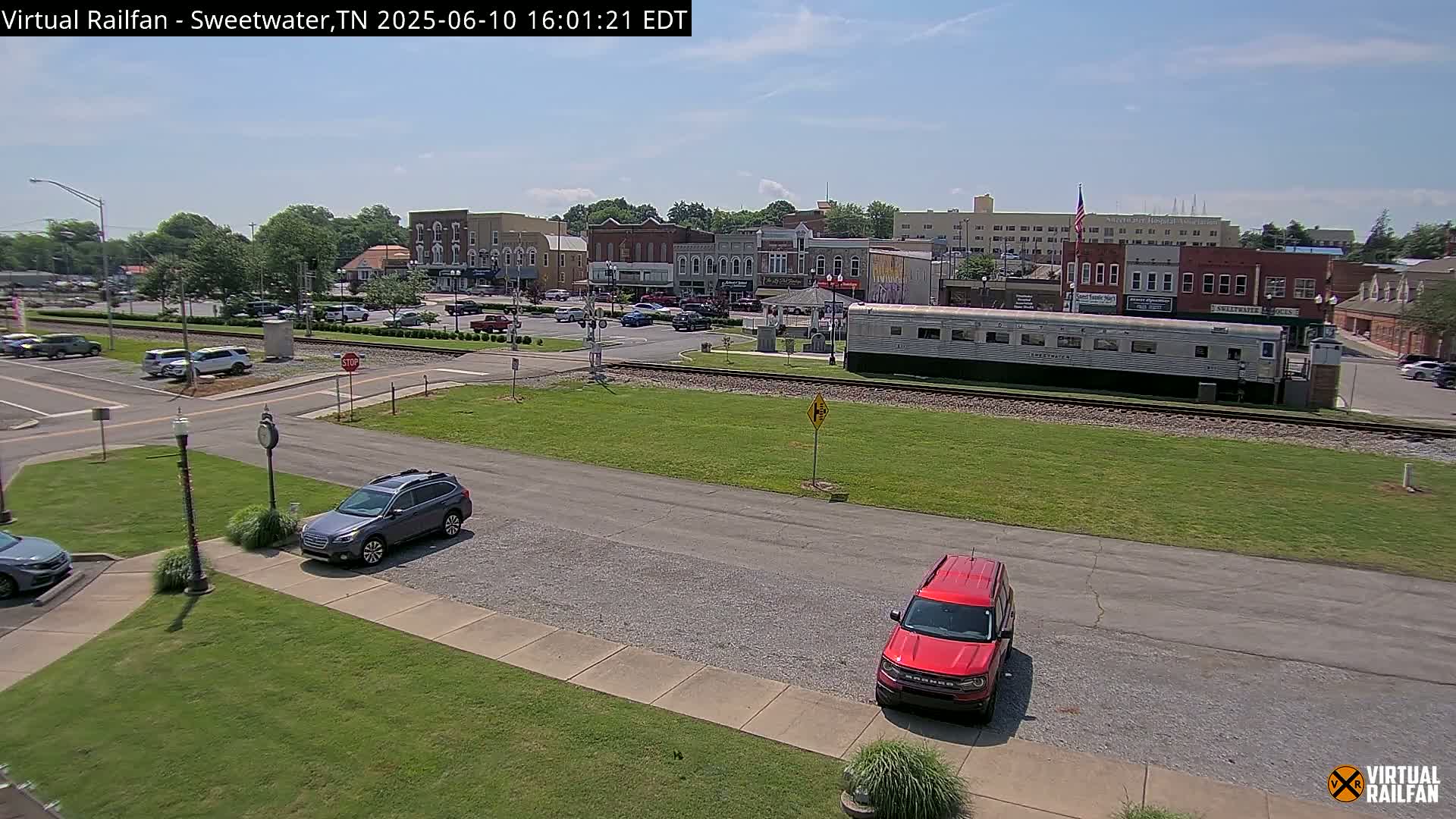 Sweetwater City & Railroad/Traincar Live Cam - Sweetwater, Monroe, Tennessee, USA | Virtual Railfan  LIVE ! 2025-03-15 15:33
