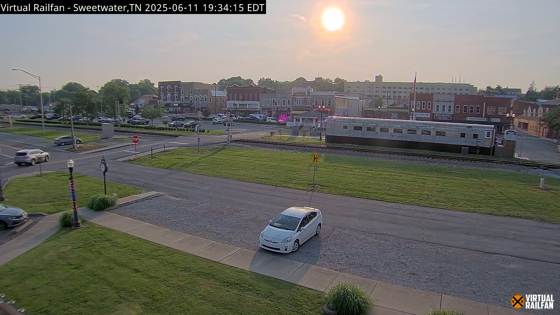Sweetwater City & Railroad/Traincar Live Cam - Sweetwater, Monroe, Tennessee, USA | Virtual Railfan  LIVE ! 2025-03-15 15:33